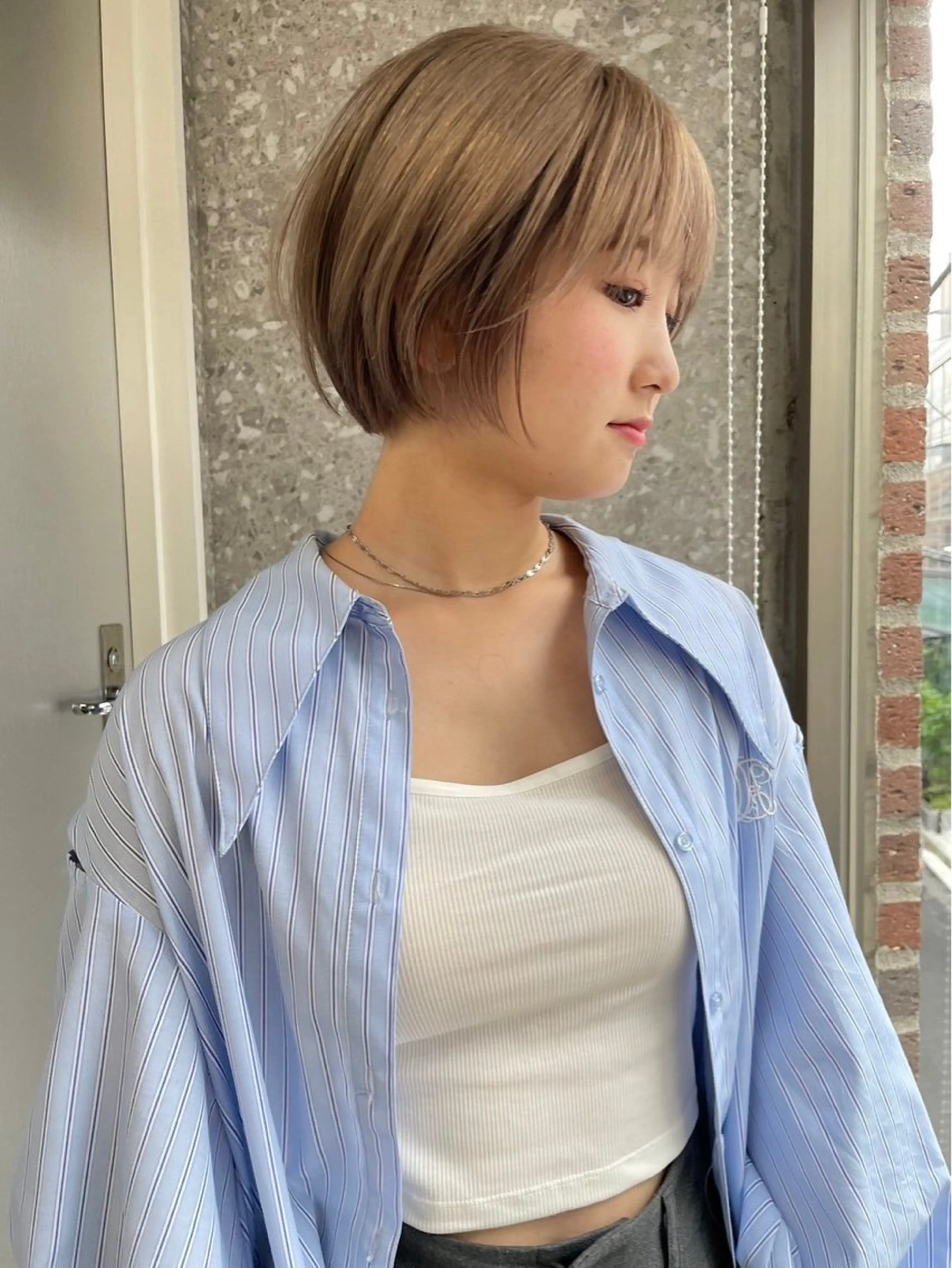 ショート ⭐ハイトーンブリーチ ミルクティーピンクのヘアスタイル