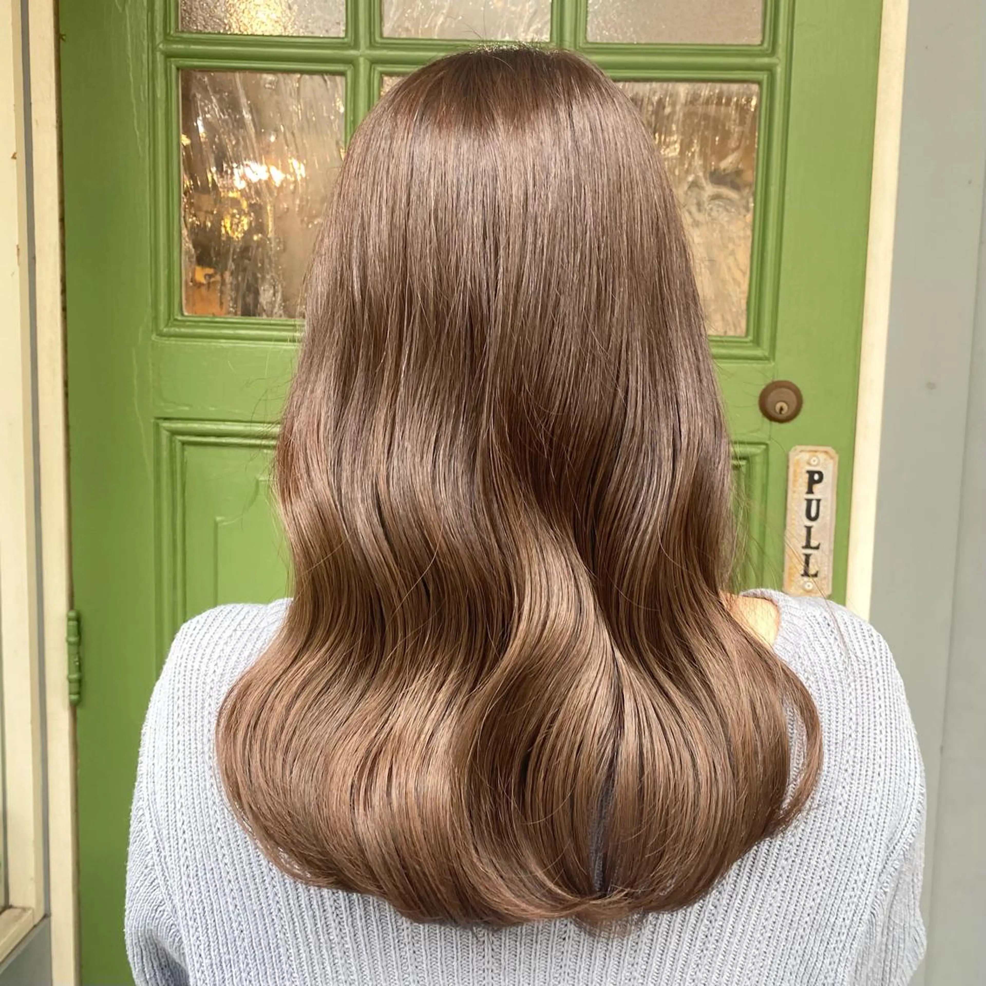 セミロング カラー アッシュ アッシュブラウン ブリーチ ブルーカラー ブラウンカラー カット ヘアカラー トリートメント ヘッドスパ BRITS 渡辺 菜々子のヘアスタイル