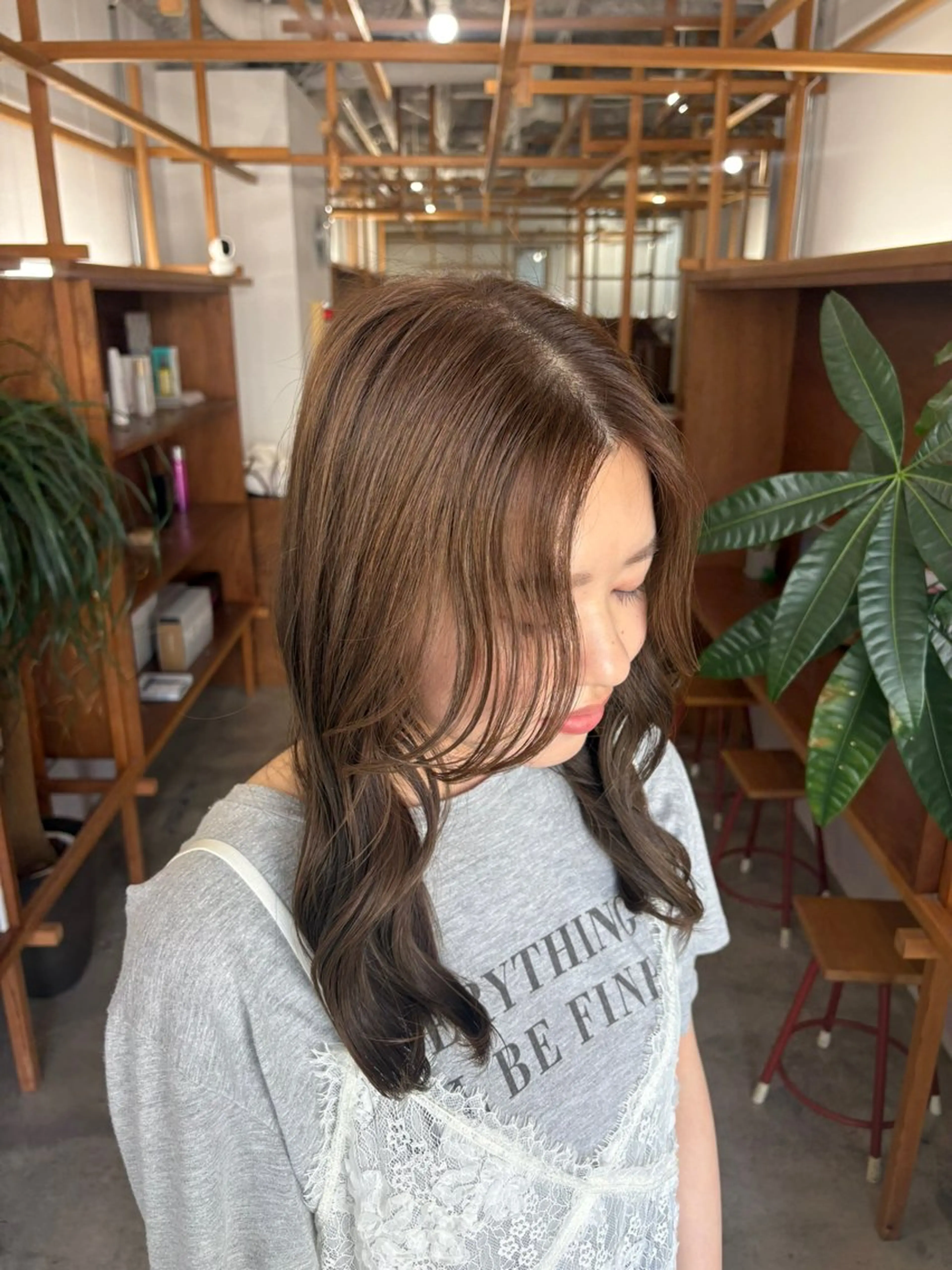 セミロング ヘアカラー EighT【エイト】所属・中澤 愛香のヘアスタイル