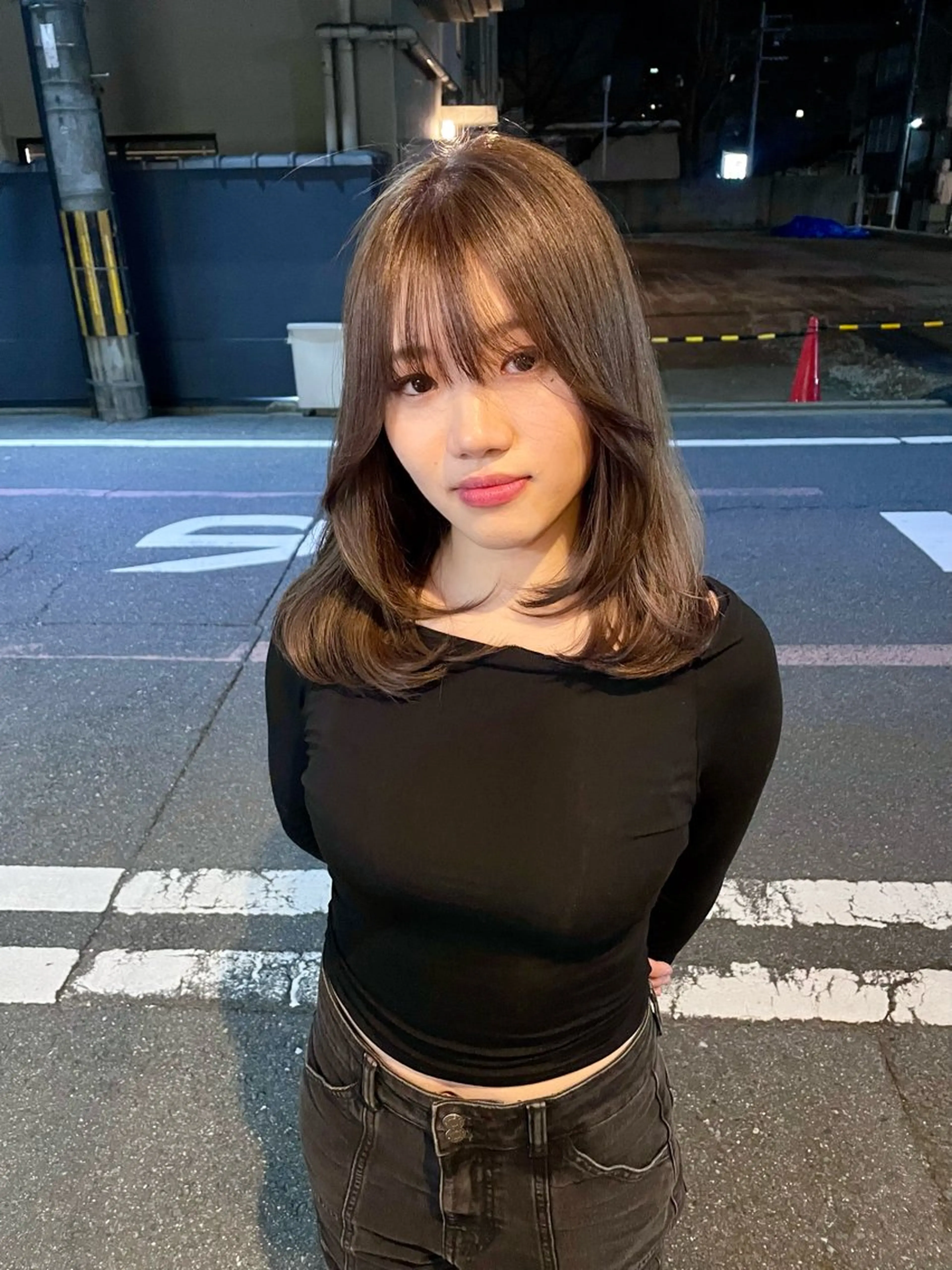 ミディアム カラー ブリーチ グレージュ レイヤーカット ヘアカラー トリートメント darts所属・マツダ レンのヘアスタイル