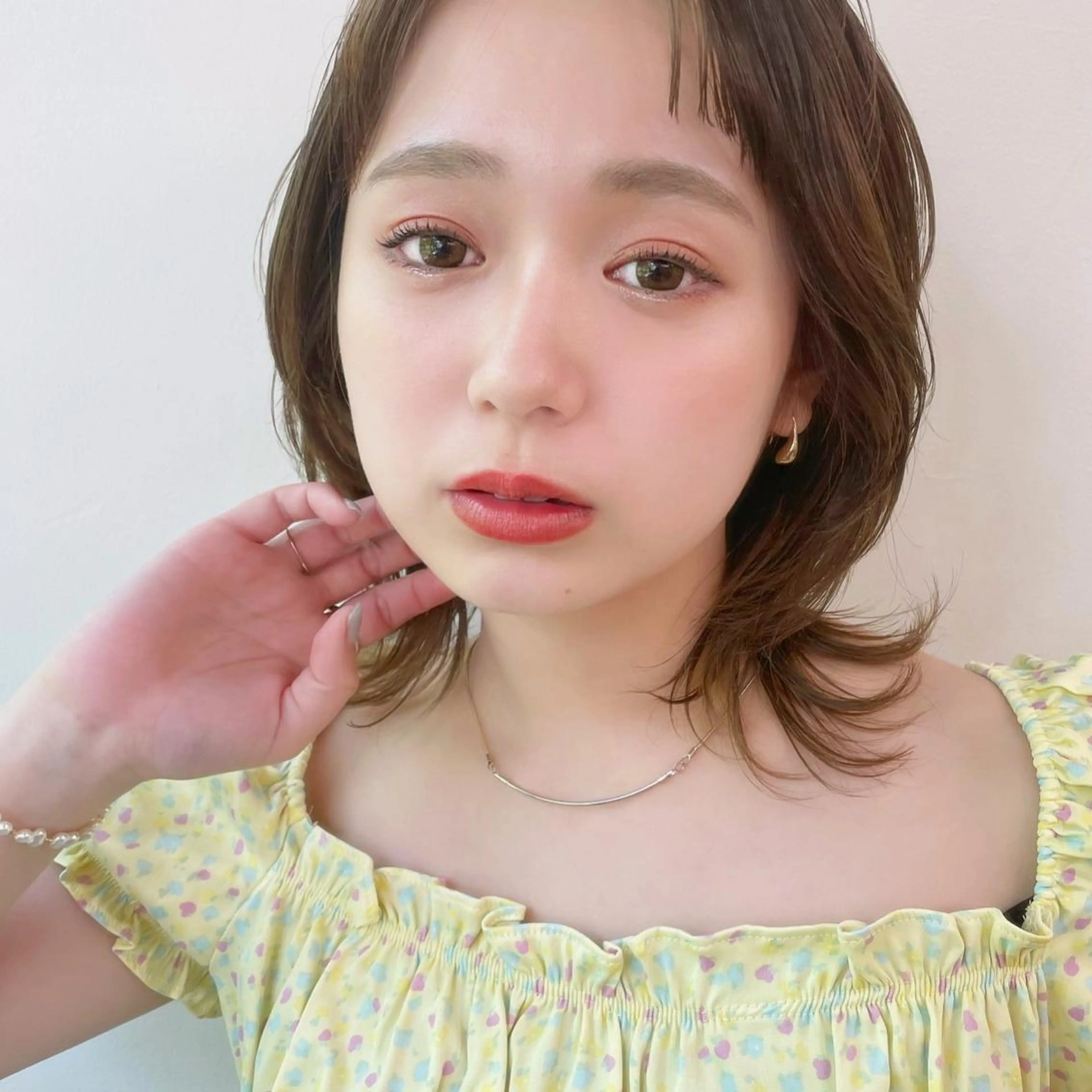 ミディアム カラー ベージュカラー ブリーチ ブリーチなしカラー カット ヘアカラー トリートメント chama レイヤーカットのヘアスタイル