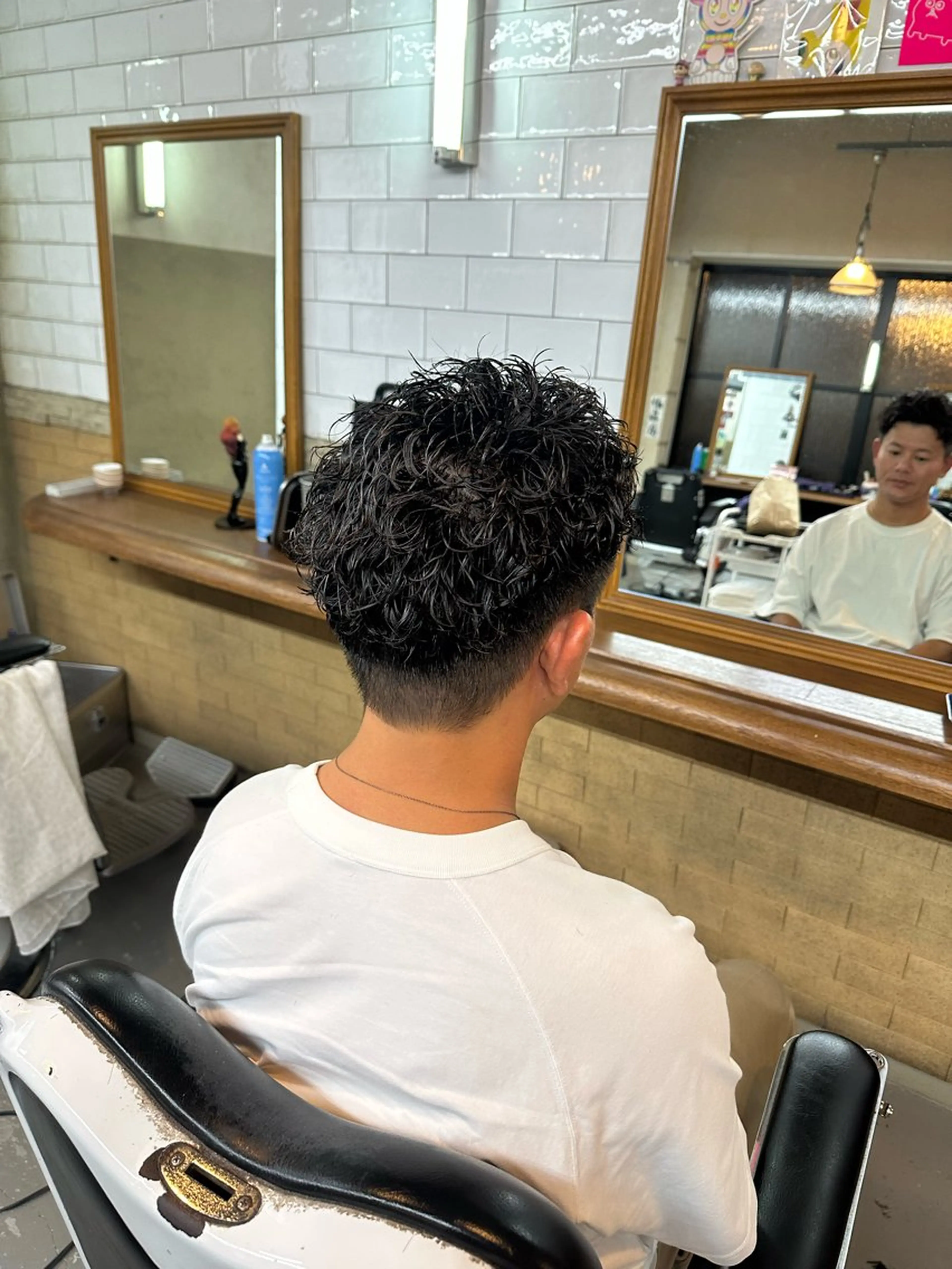 ショート パーマ メンズ メンズパーマ 刈り上げ カット ヘアカラー パーマ モチヅキ タツキのヘアスタイル