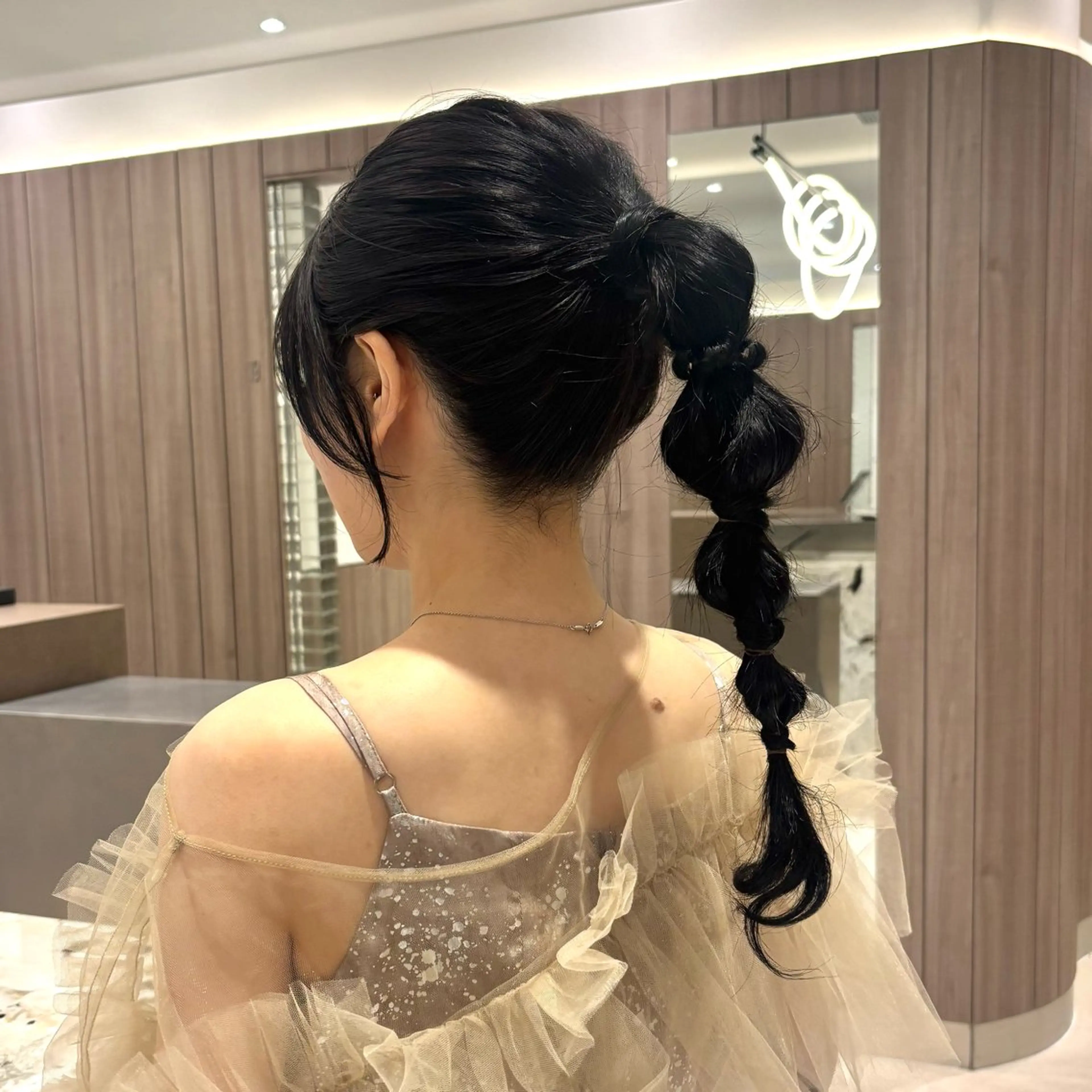 セミロング ヘアアレンジ お団子ヘア ポニーテール ヘアセット 久力琴音''透明感 カラー''アレンジのヘアスタイル