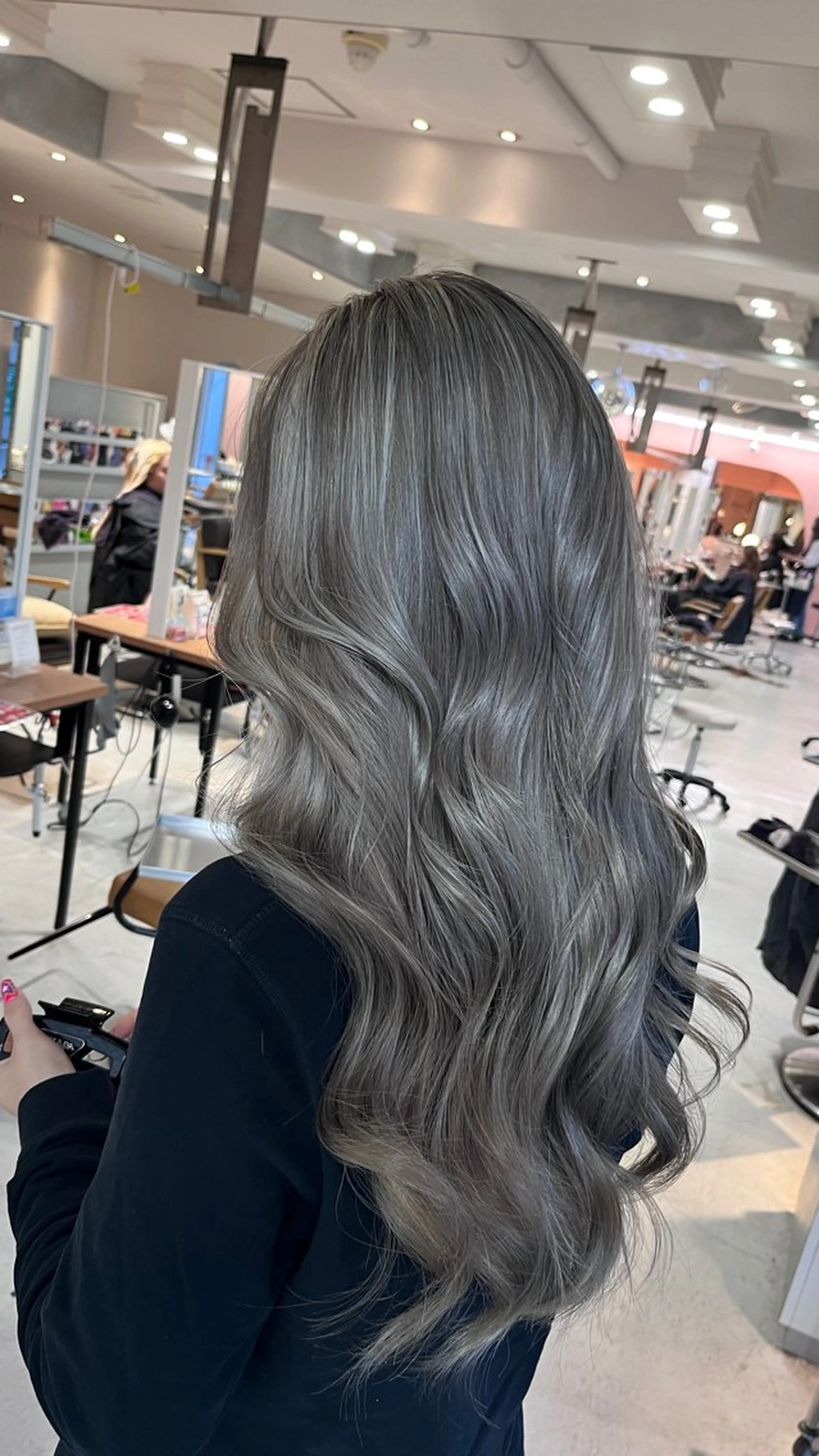 ロング カラー ショートボブ バレイヤージュ ベージュカラー ブリーチ ケアブリーチ LUNTY Runaのヘアスタイル