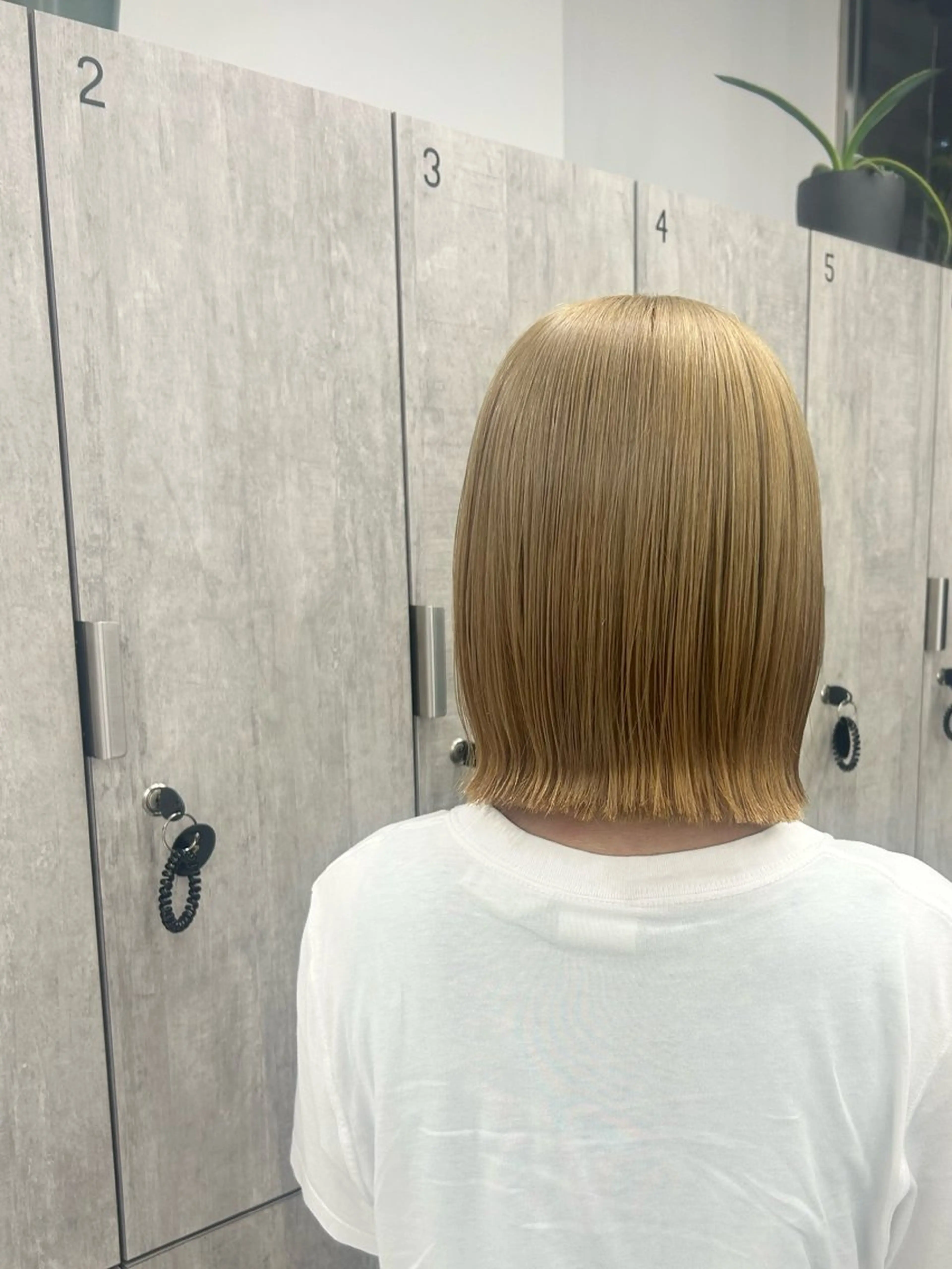 カラー ベージュカラー ブリーチ ミルクティーベージュ 韓国風🇰🇷 MAAYAのヘアスタイル