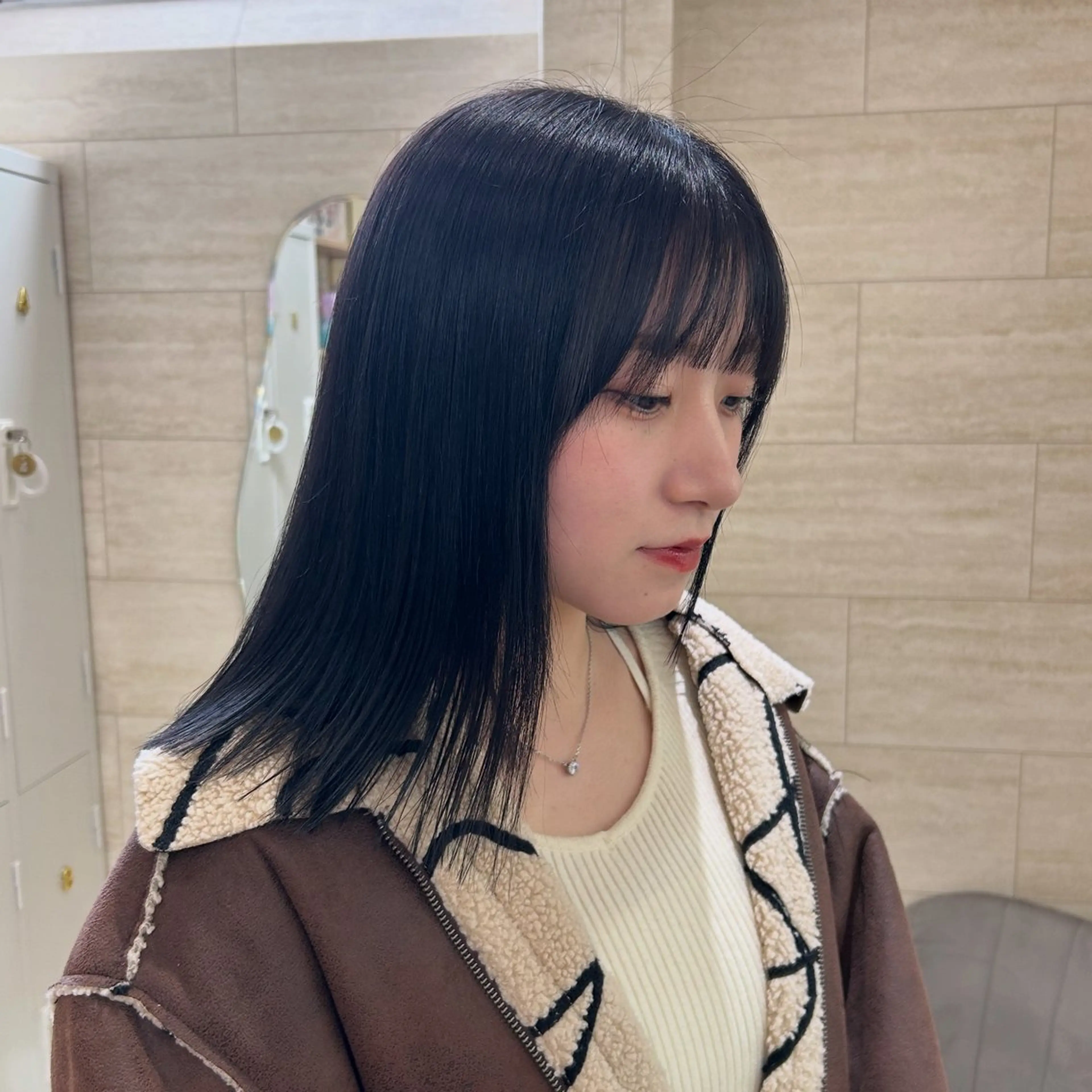 ミディアム カラー 黒髪 ブルーカラー ブルーブラック Zina熊本 /花菜のヘアスタイル