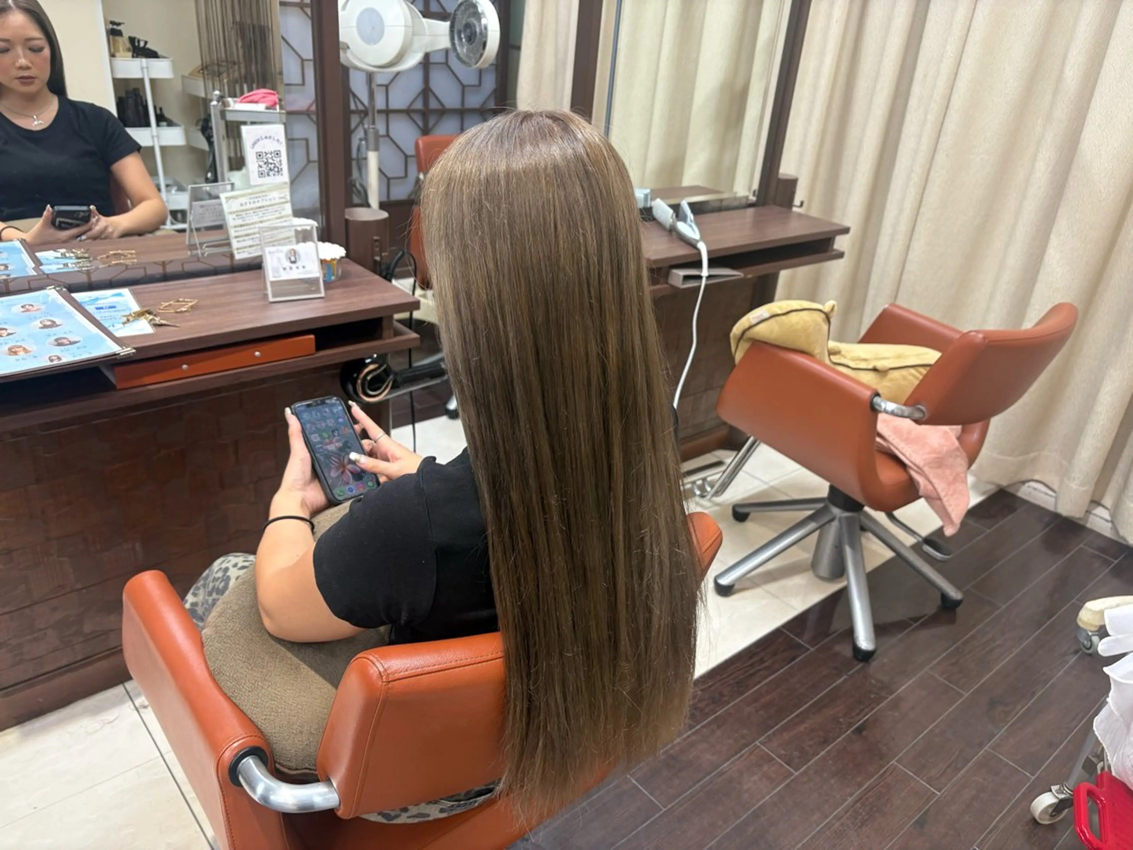 ロング カラー ブリーチ グレージュ オリーブグレージュ オリーブグレー ヘアカラー 朝倉友香/韓国風/ ハイトーンカラーのヘアスタイル