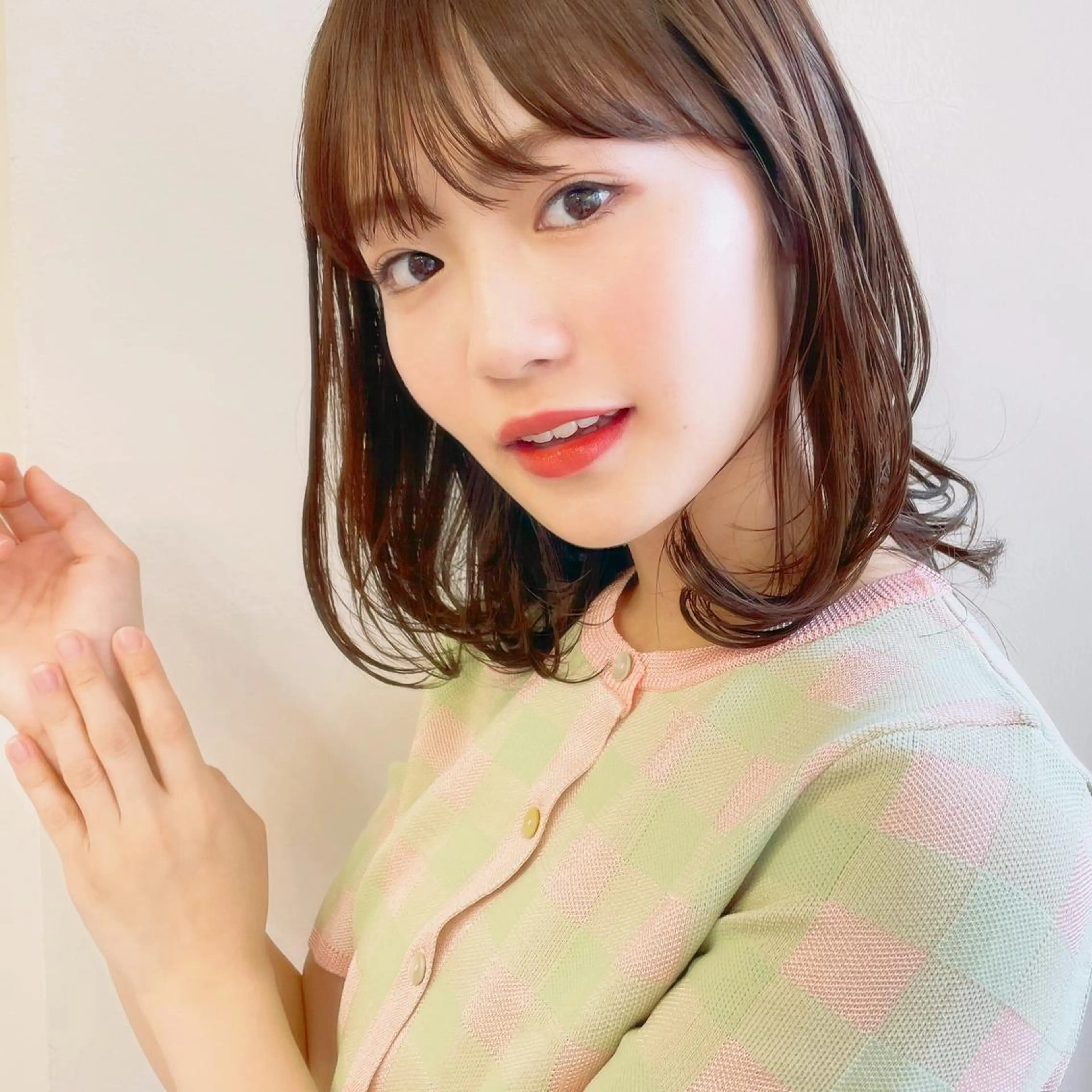 ミディアム カラー chama レイヤーカットのヘアスタイル