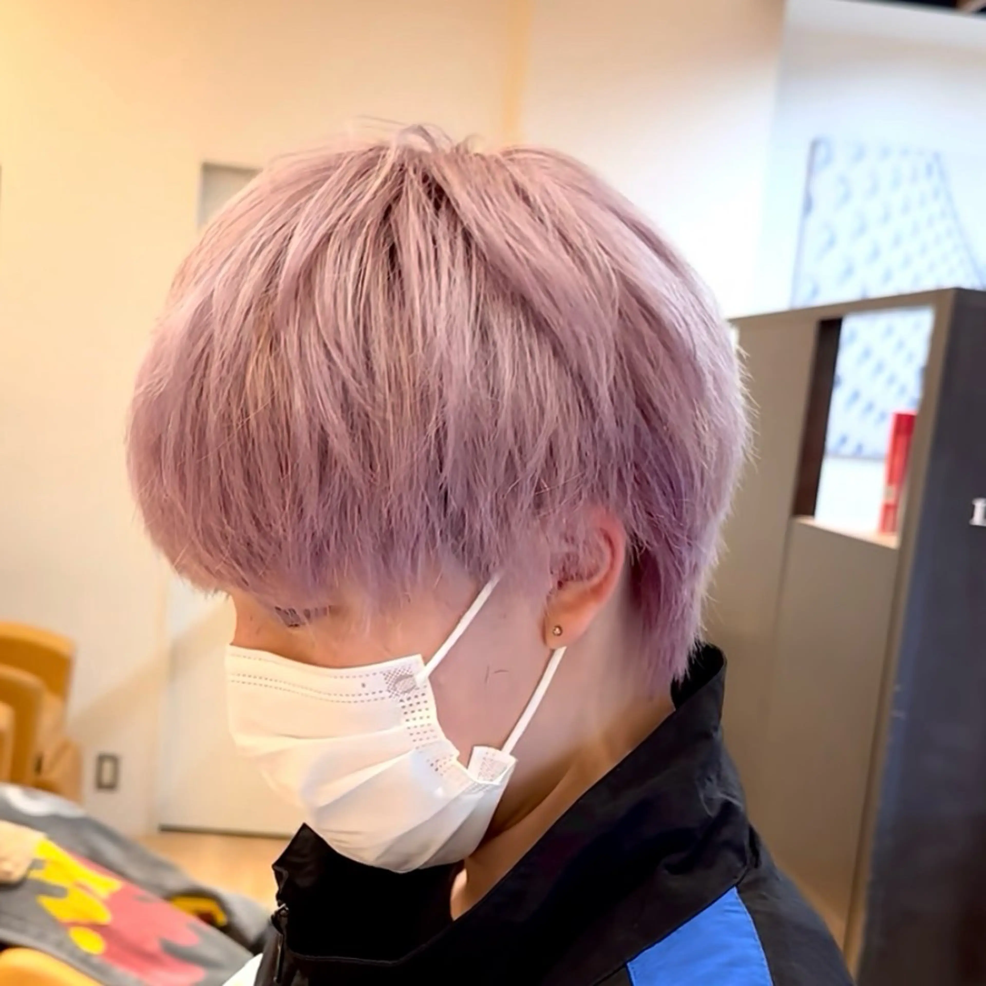 ショート カラー メンズ カット ハイトーンニュアンス 毛流れシャドウパーマのヘアスタイル