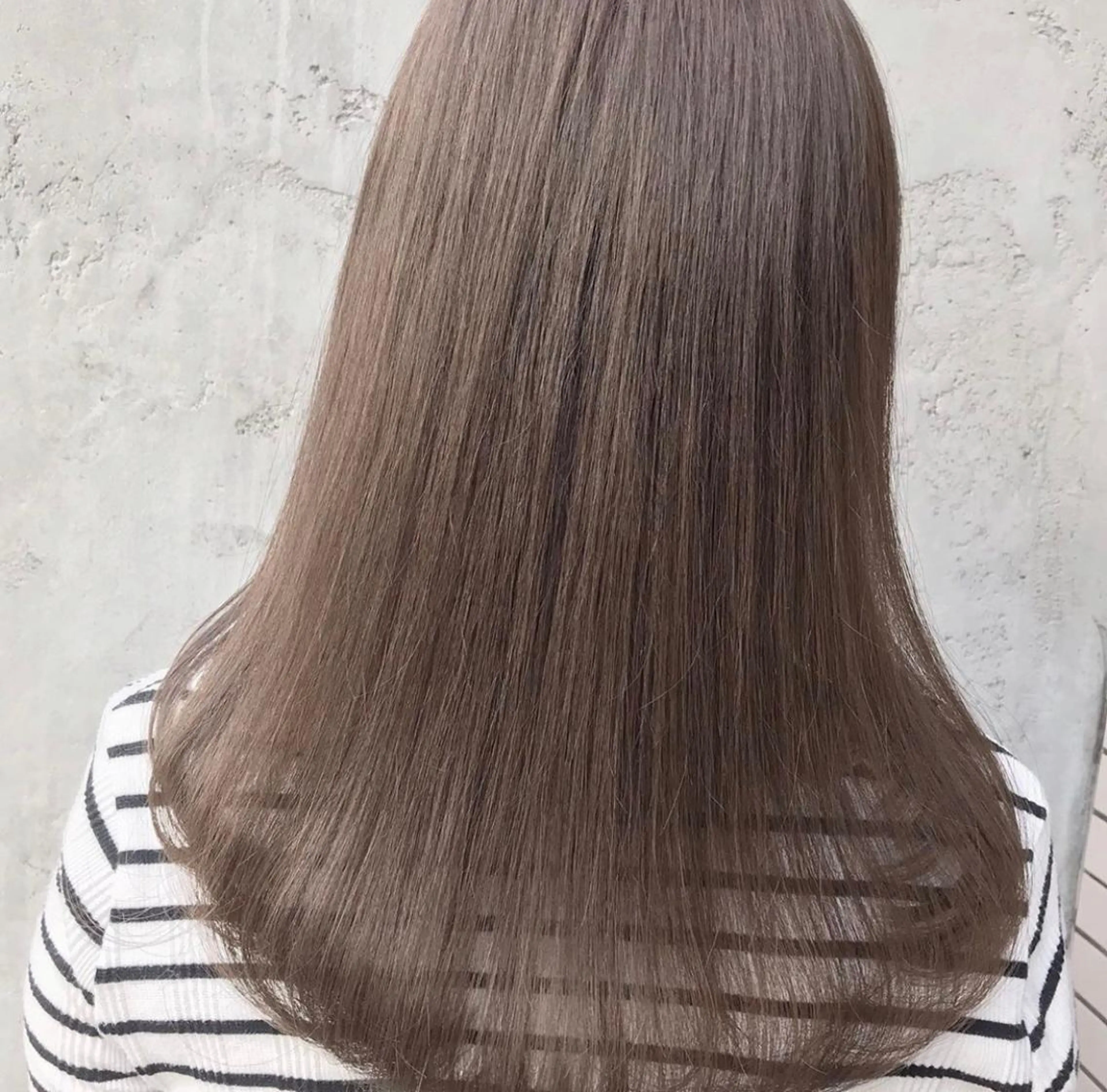 セミロング カラー アッシュ ベージュカラー ブリーチ 透明感カラー カット ヘアカラー トリートメント 鈴木 一貴のヘアスタイル