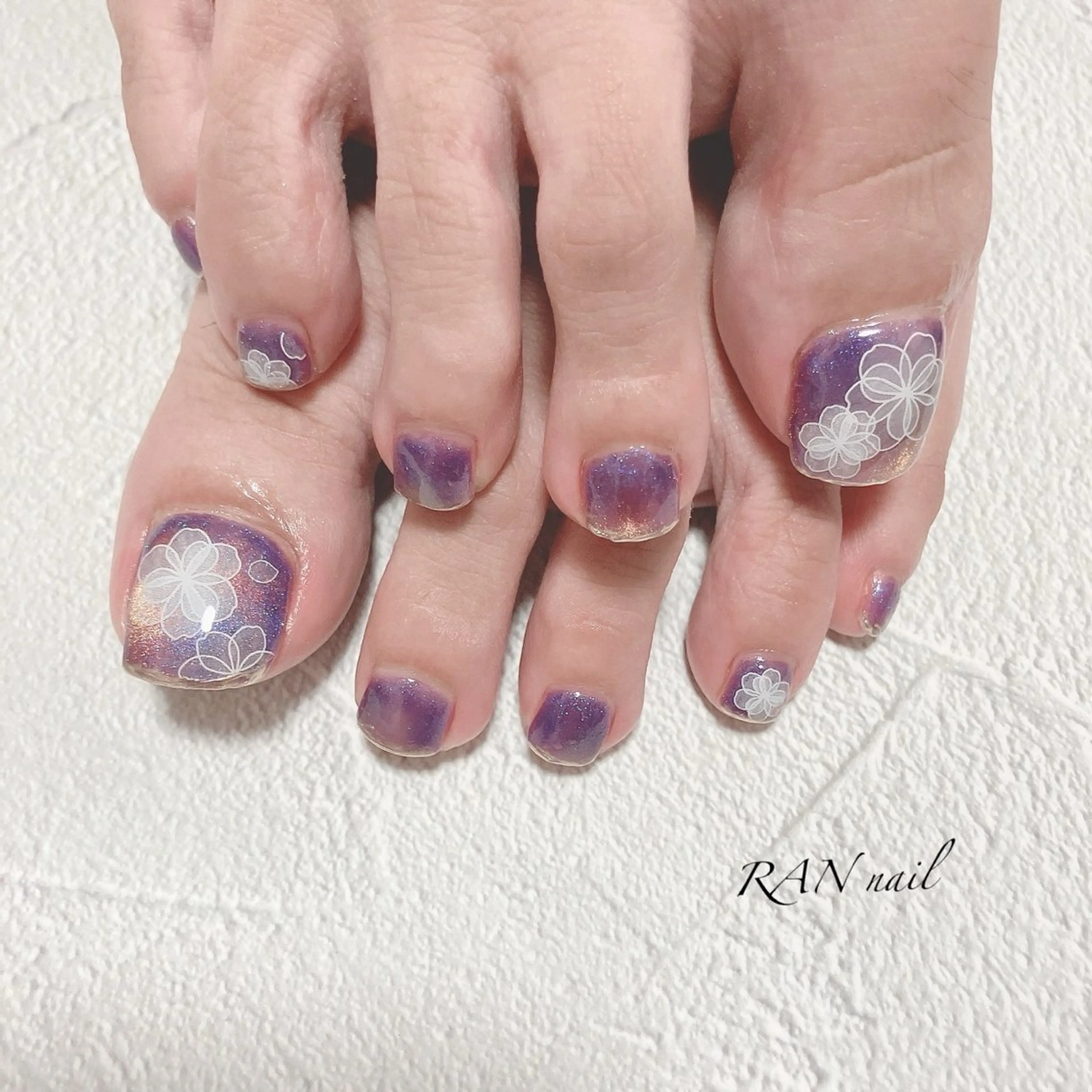 ネイル フットネイル キラキラネイル マグネットネイル ワンカラーネイル パープル ハンドネイル フットネイル RAN nail 〜ランネイル〜所属・RAN nailのネイルデザイン