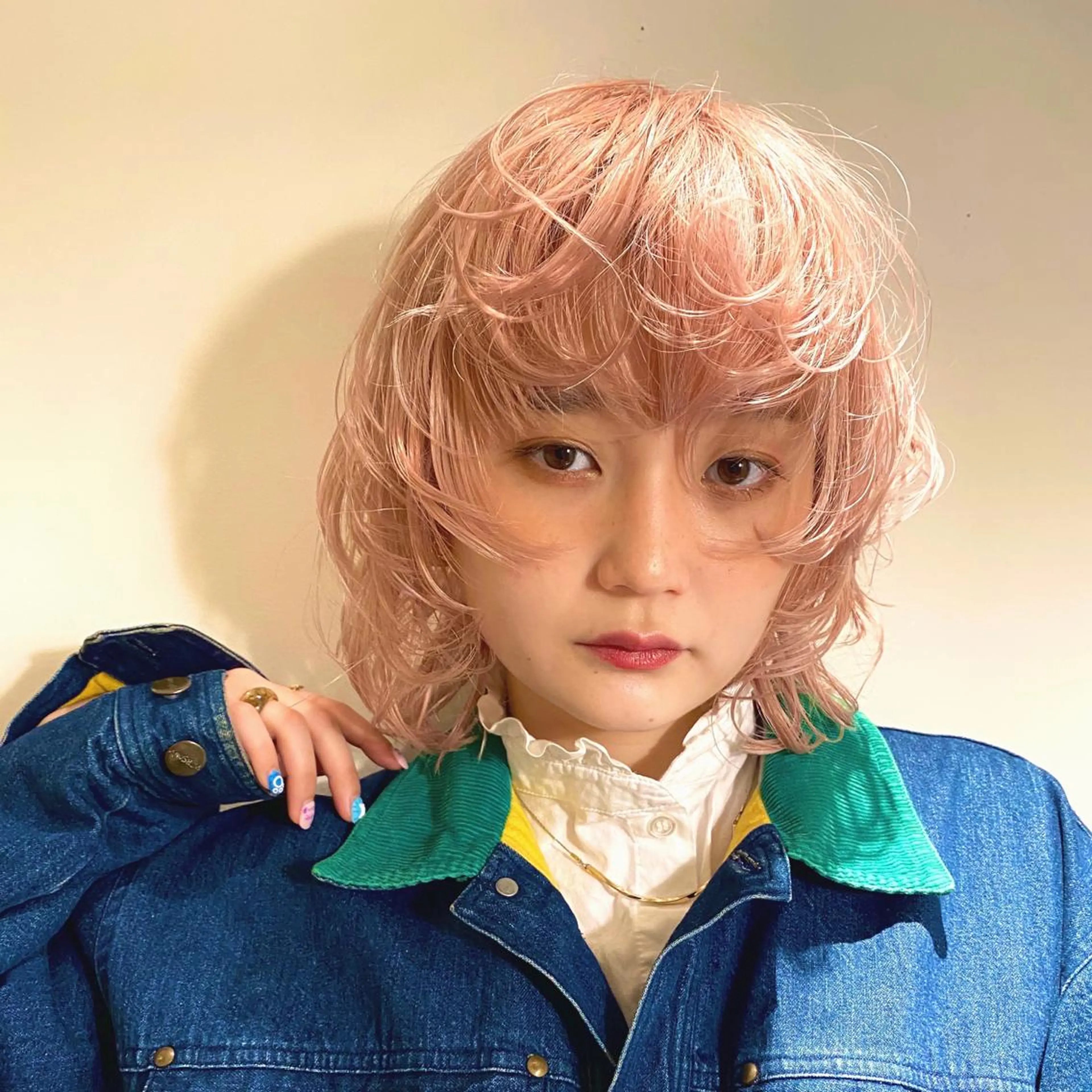 ミディアム カラー ミディアムパーマ ブリーチ レイヤーカット 🫶🏻桃果🫶🏿 只今休職中のヘアスタイル
