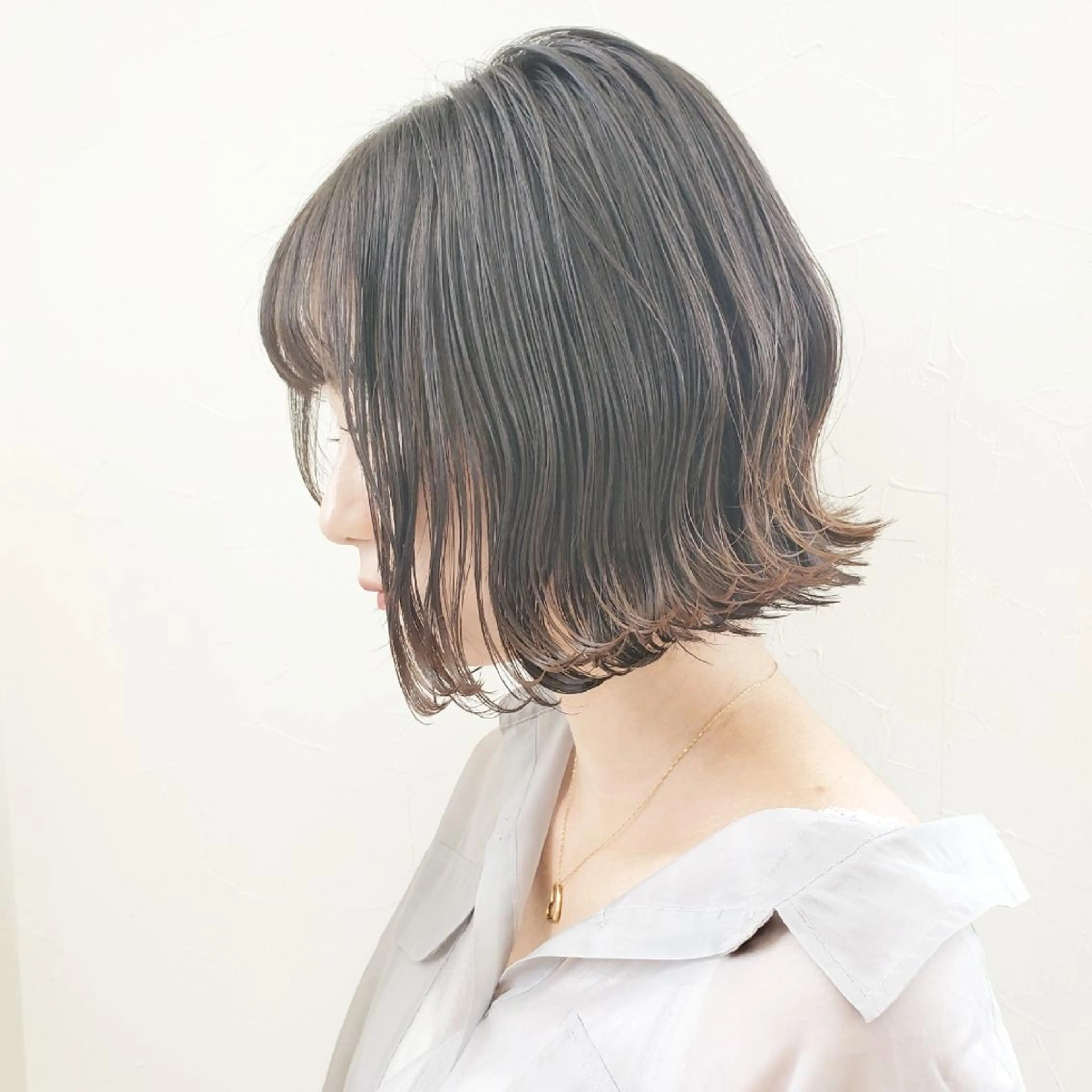 ミディアム カラー 切りっぱなしボブ ボブ カット トリートメント ヘッドスパ レイヤーカット/ ウルフカット/大橋 のヘアスタイル