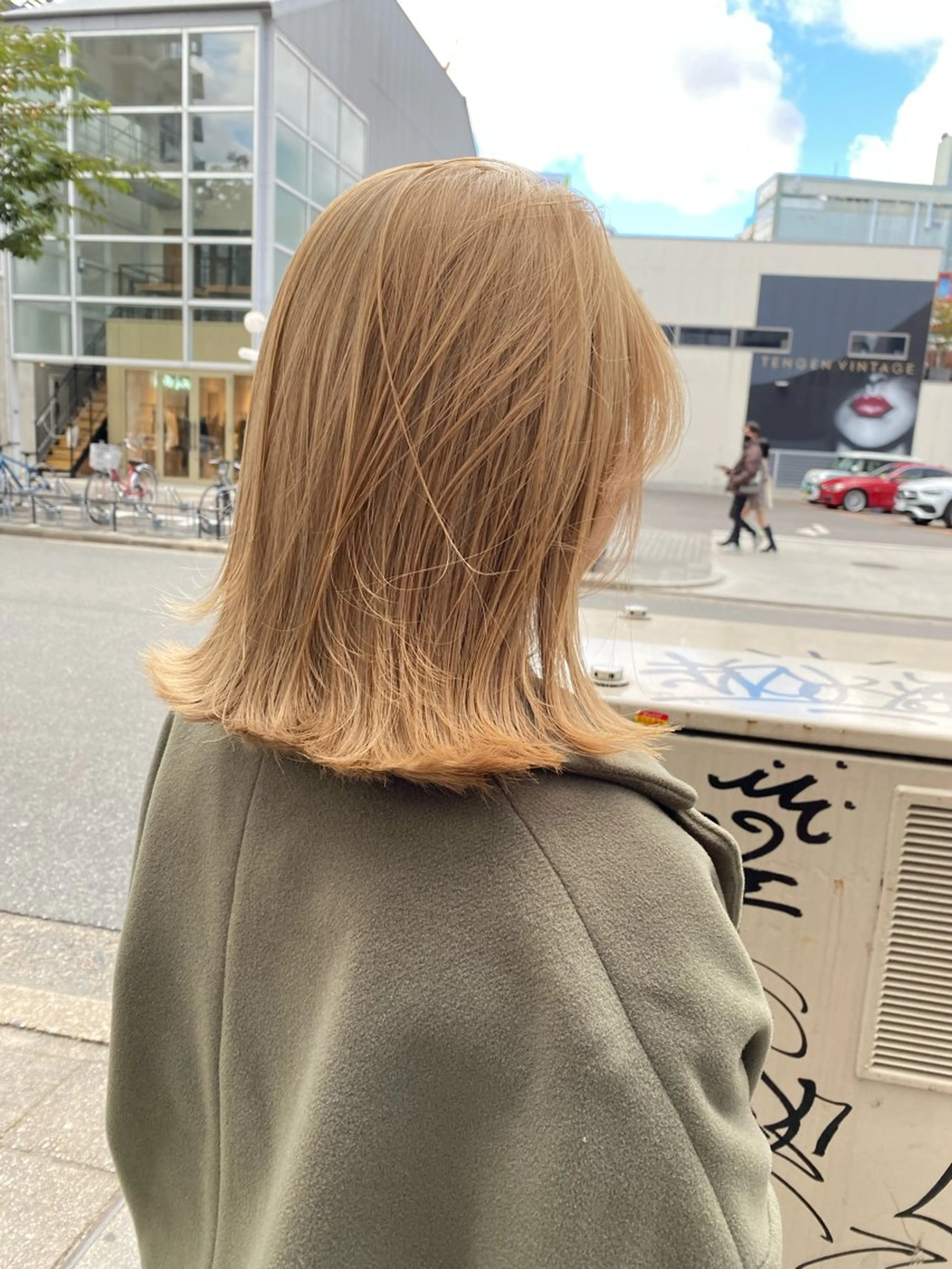 ミディアム カット ヘアカラー sea's所属・ヒラカホ/矢場町/ ブリーチ/似合わせのヘアスタイル