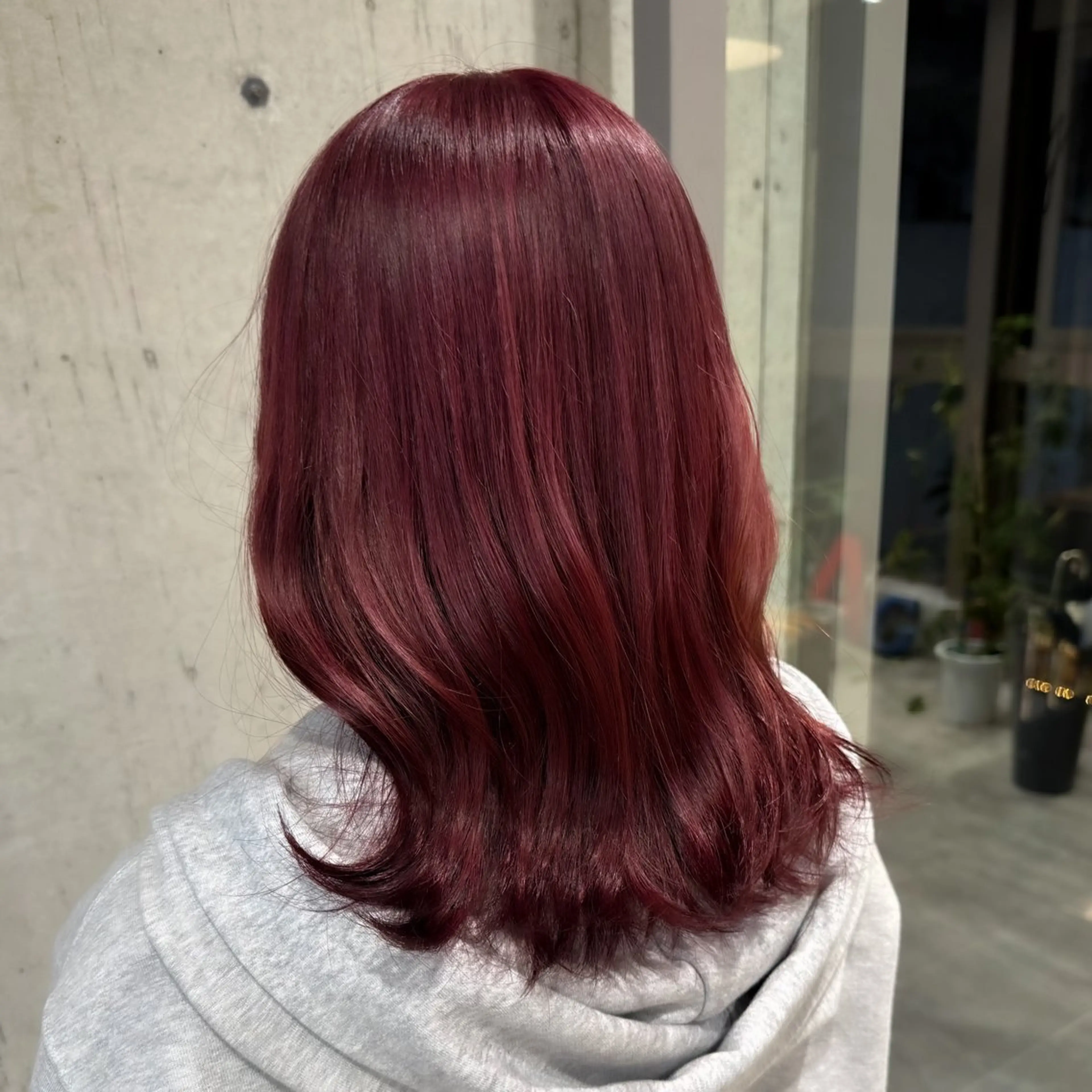 セミロング カラー ブリーチ ボルドーカラー ダブルカラー ブリーチなしカラー レッドカラー カット ヘアカラー トリートメント 透明感/血色カラー/ 似合せレイヤー/ゆいのヘアスタイル