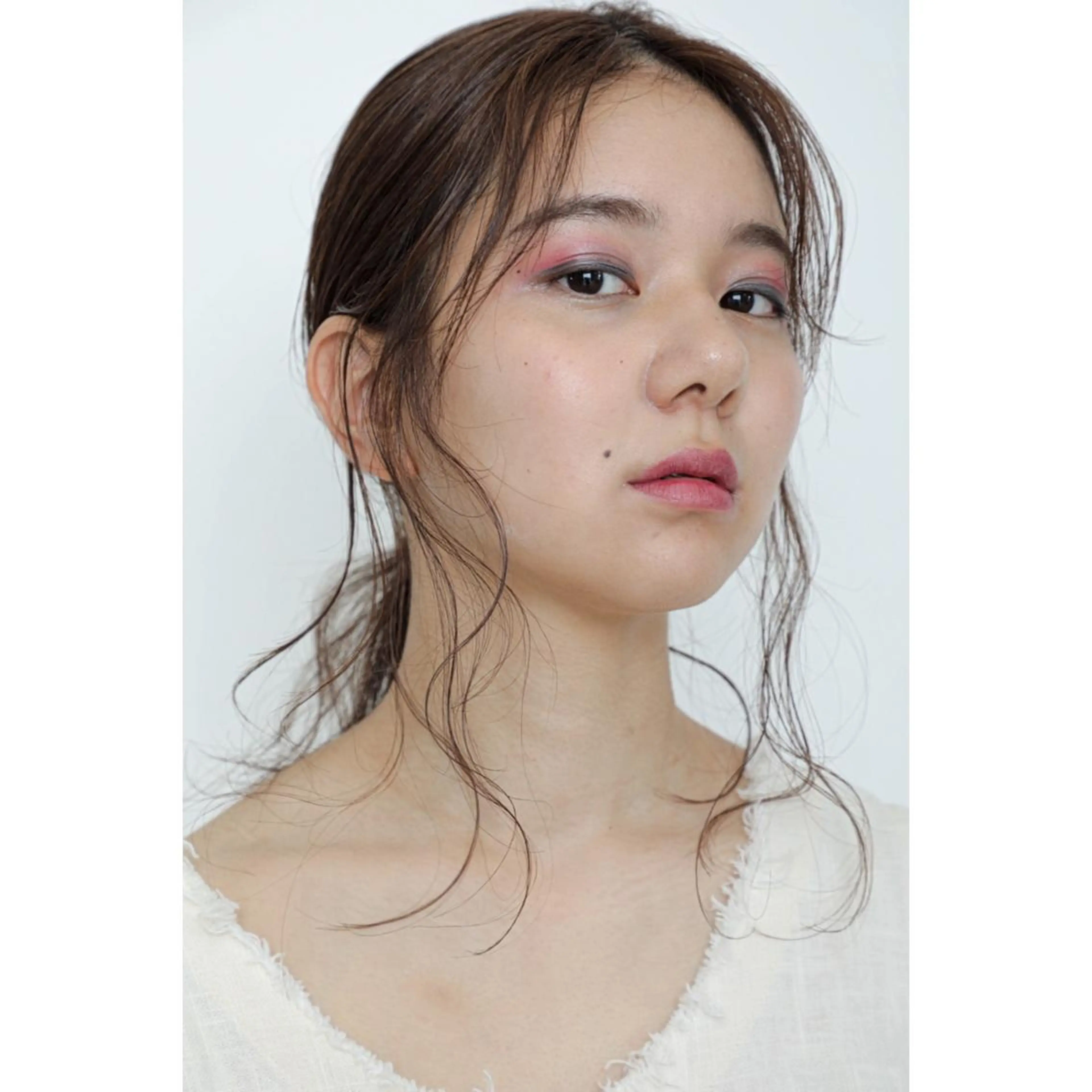 ミディアム ヘアアレンジ 顔周りカット 佃 知南のヘアスタイル