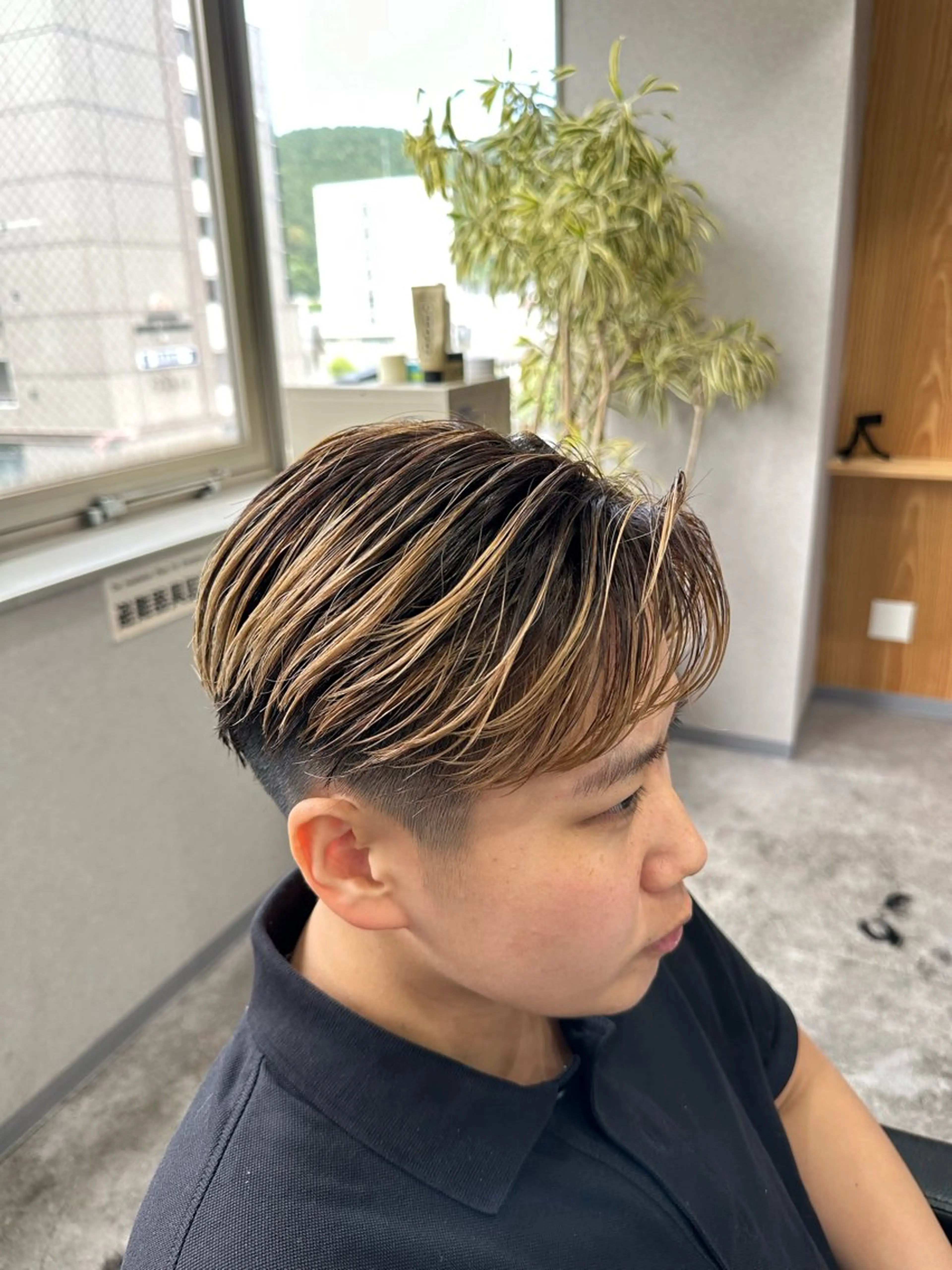 ショート カラー ヘアアレンジ メンズ メンズバレイヤージュ センターパート バレイヤージュ レイヤーカット カット ヘアカラー Mens Salon Gray by NYNY所属・メンズ特化美容師 コーショーのヘアスタイル