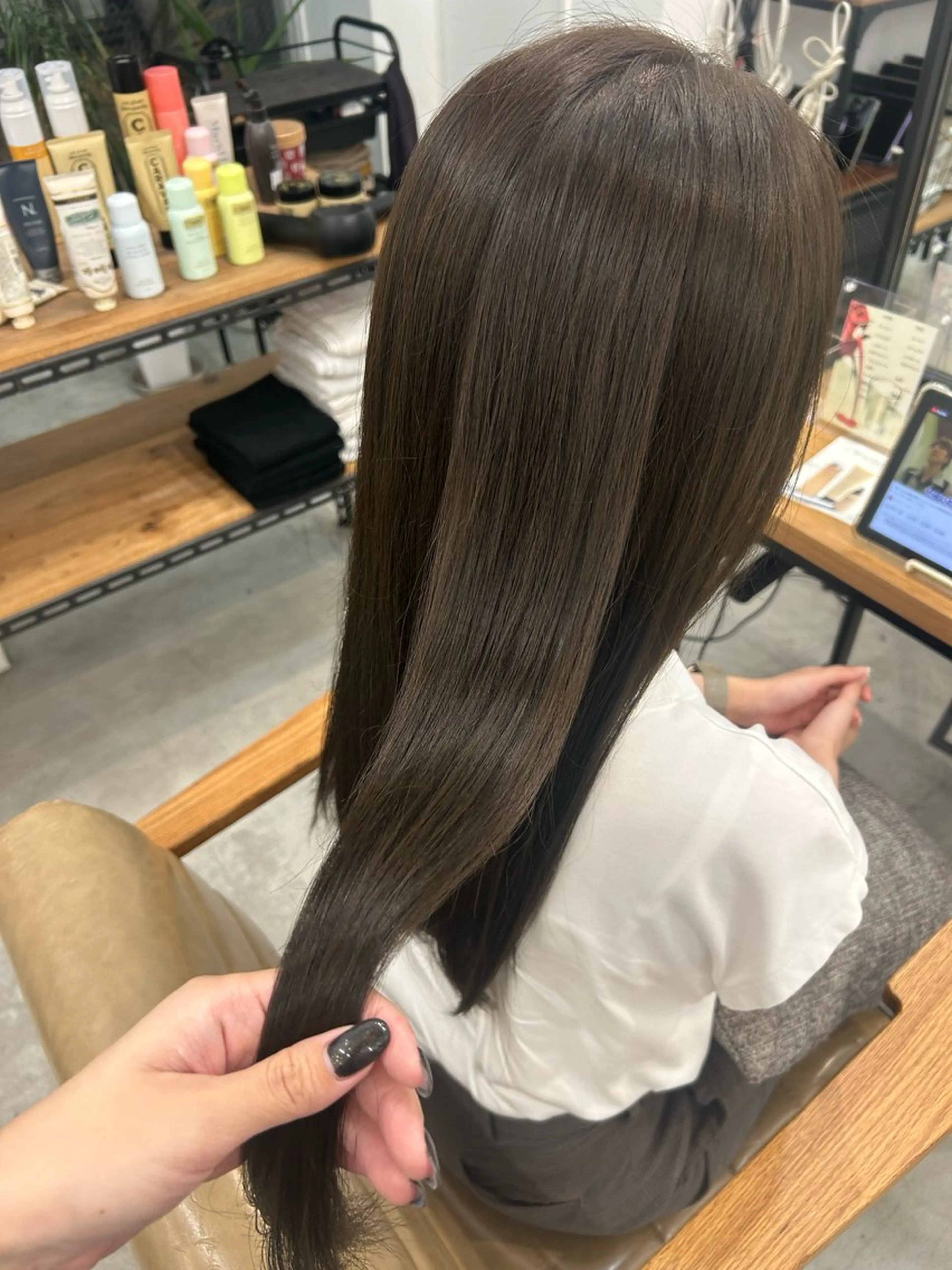 カラー ブリーチ グレージュ ブリーチなしカラー オリーブグレージュ オリーブグレー shy  by branch所属・伊豆 由奈のヘアスタイル