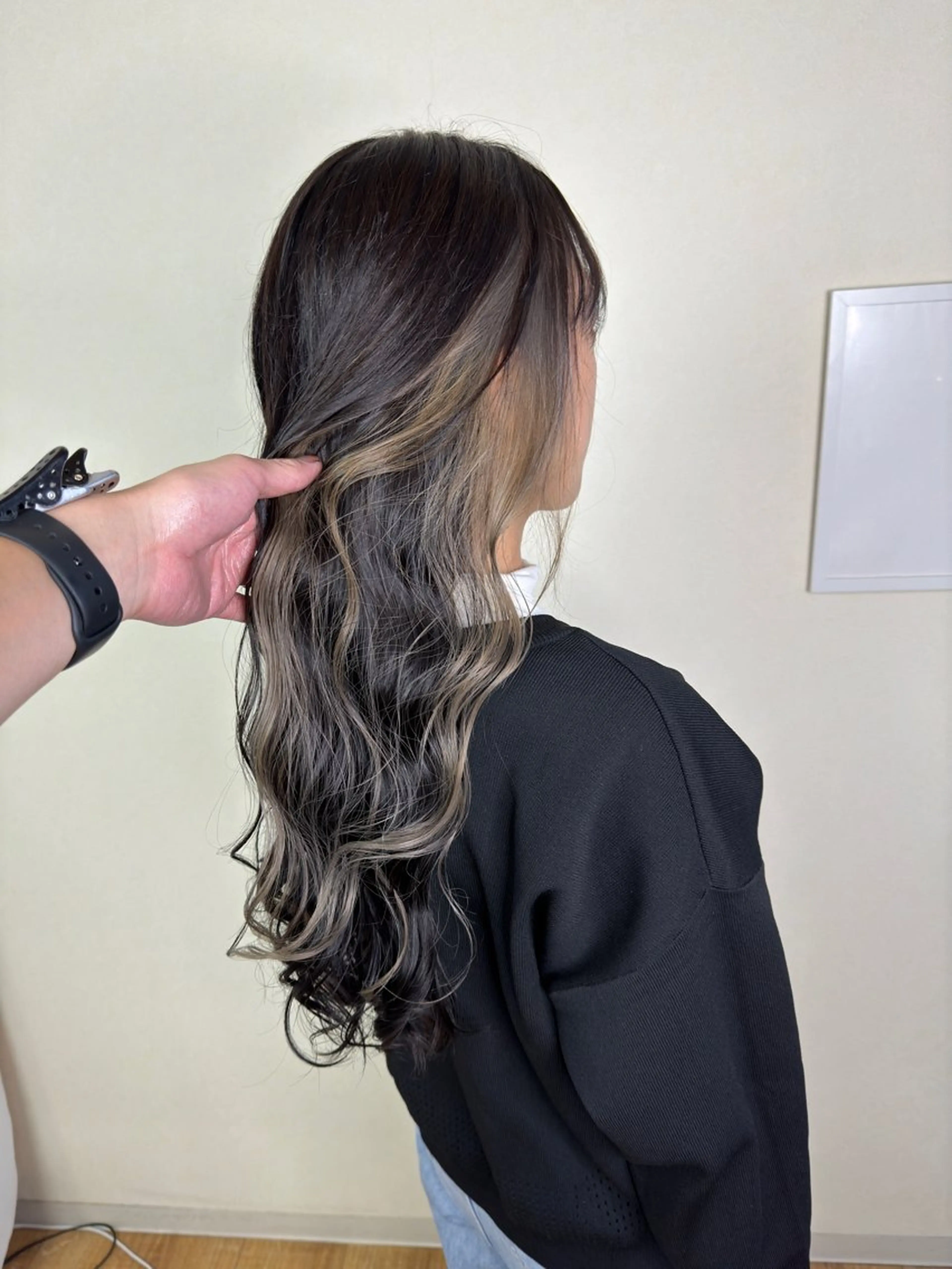 ロング カラー ベージュカラー インナーカラー ミルクティーベージュ カット ヘアカラー トリートメント 鎌倉 光洋のヘアスタイル