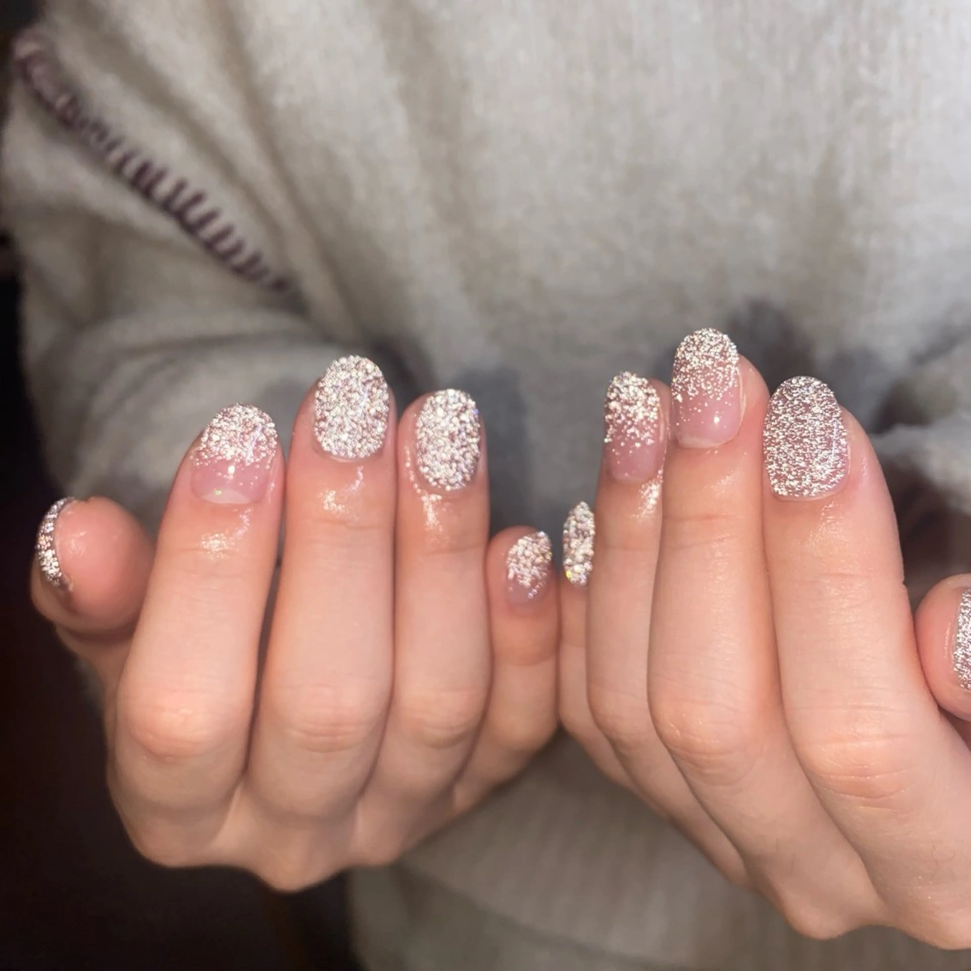 ネイル ゴールド キラキラネイル ラメ(グリッター) ラメグラデーション ワンカラーネイル ハンドネイル ハンドケア 🎀NAIL🎀 AI🪄︎︎◝✩のネイルデザイン