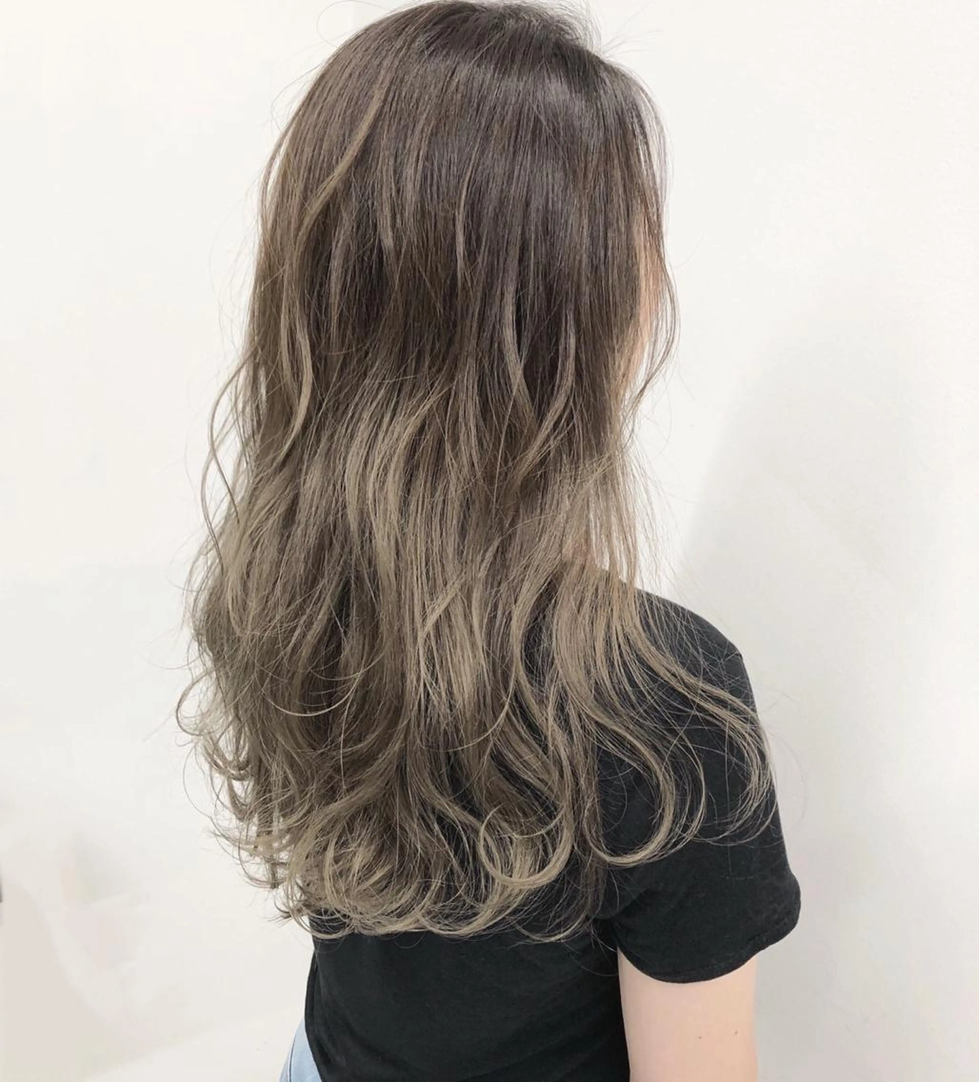 セミロング カラー バレイヤージュ レイヤーカット 🦄インナーカラー 🦄貫井彩花のヘアスタイル
