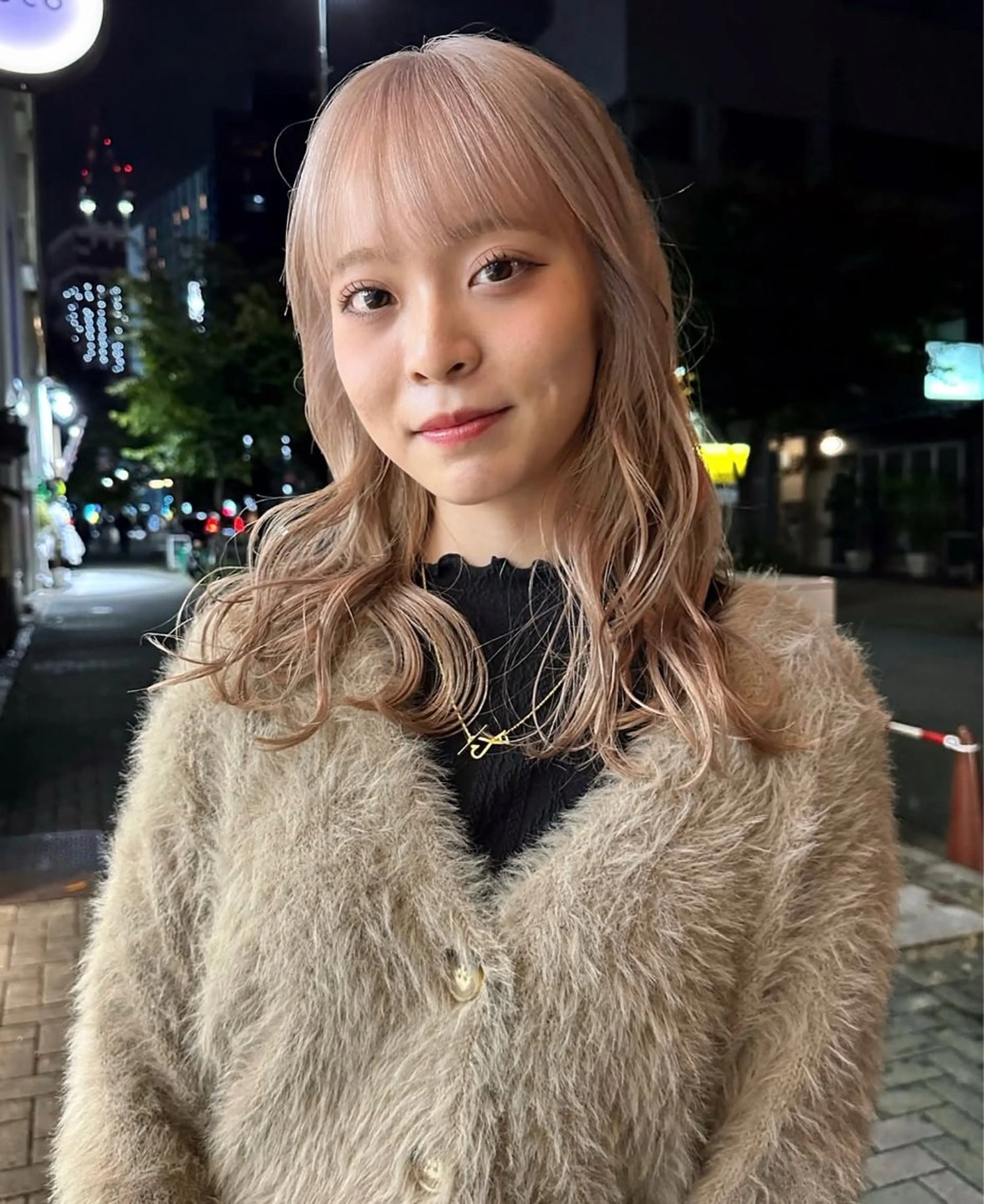 セミロング カラー ベージュカラー ブロンド カット ヘアカラー 榛地 渉馬のヘアスタイル