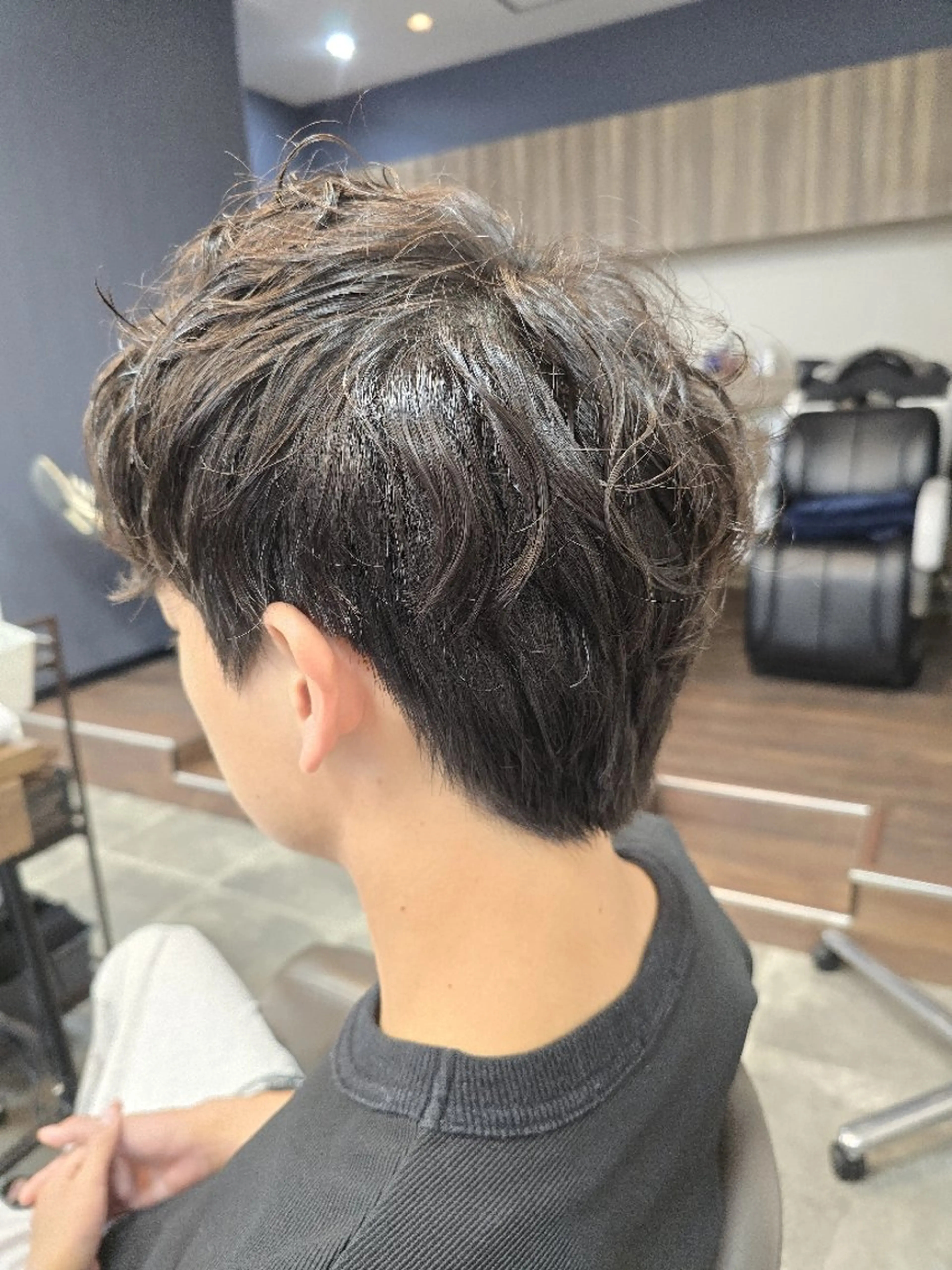 ショート メンズ パーマ メンズハイライト メンズインナーカラー メンズパーマ ハイライト 髪質改善 カット ヘアカラー パーマ 石川 ジェウンのヘアスタイル