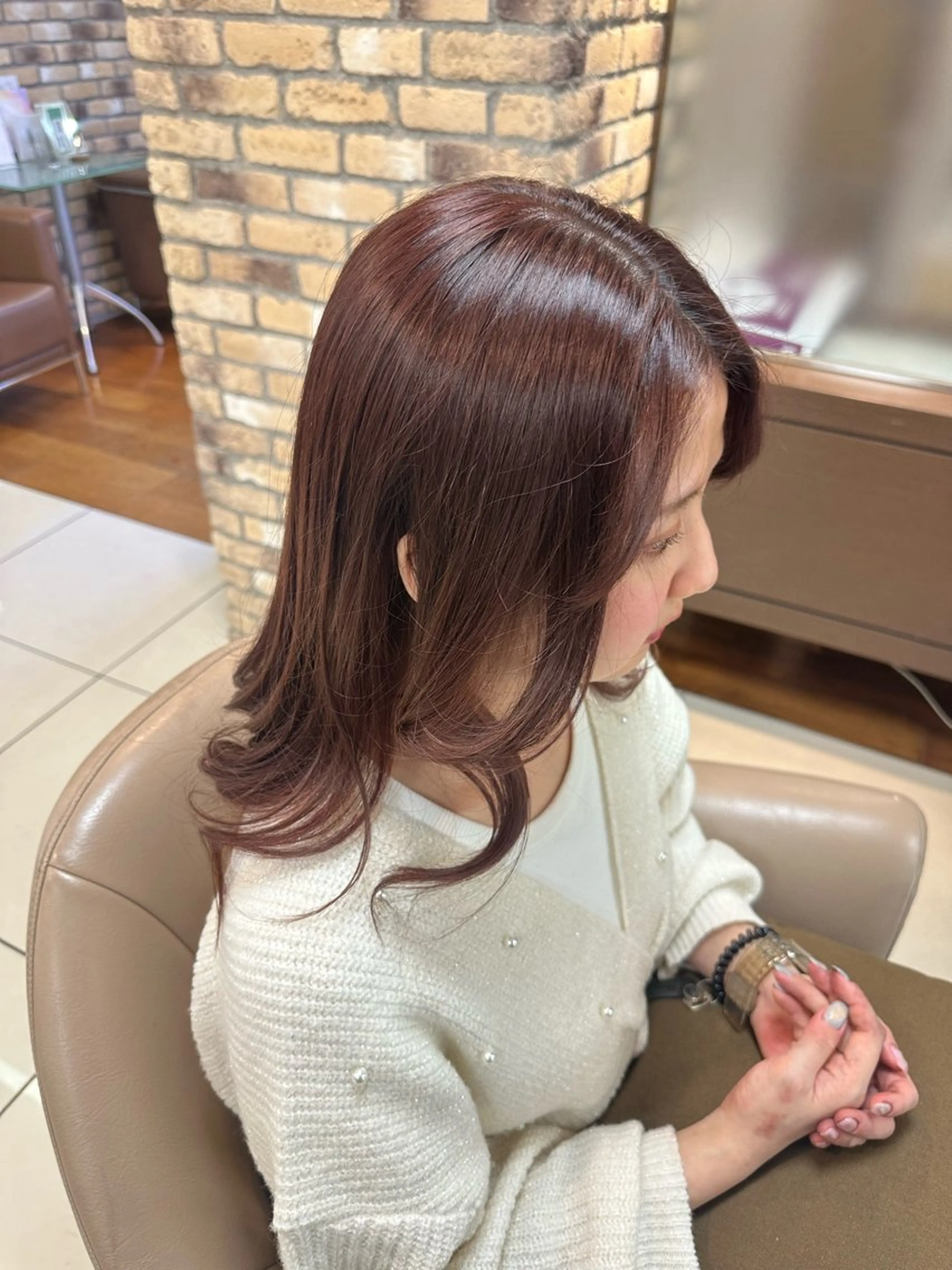 ロング カラー ヘアカラー ラウンドマッシュシャ ドウニュアンスパーマのヘアスタイル