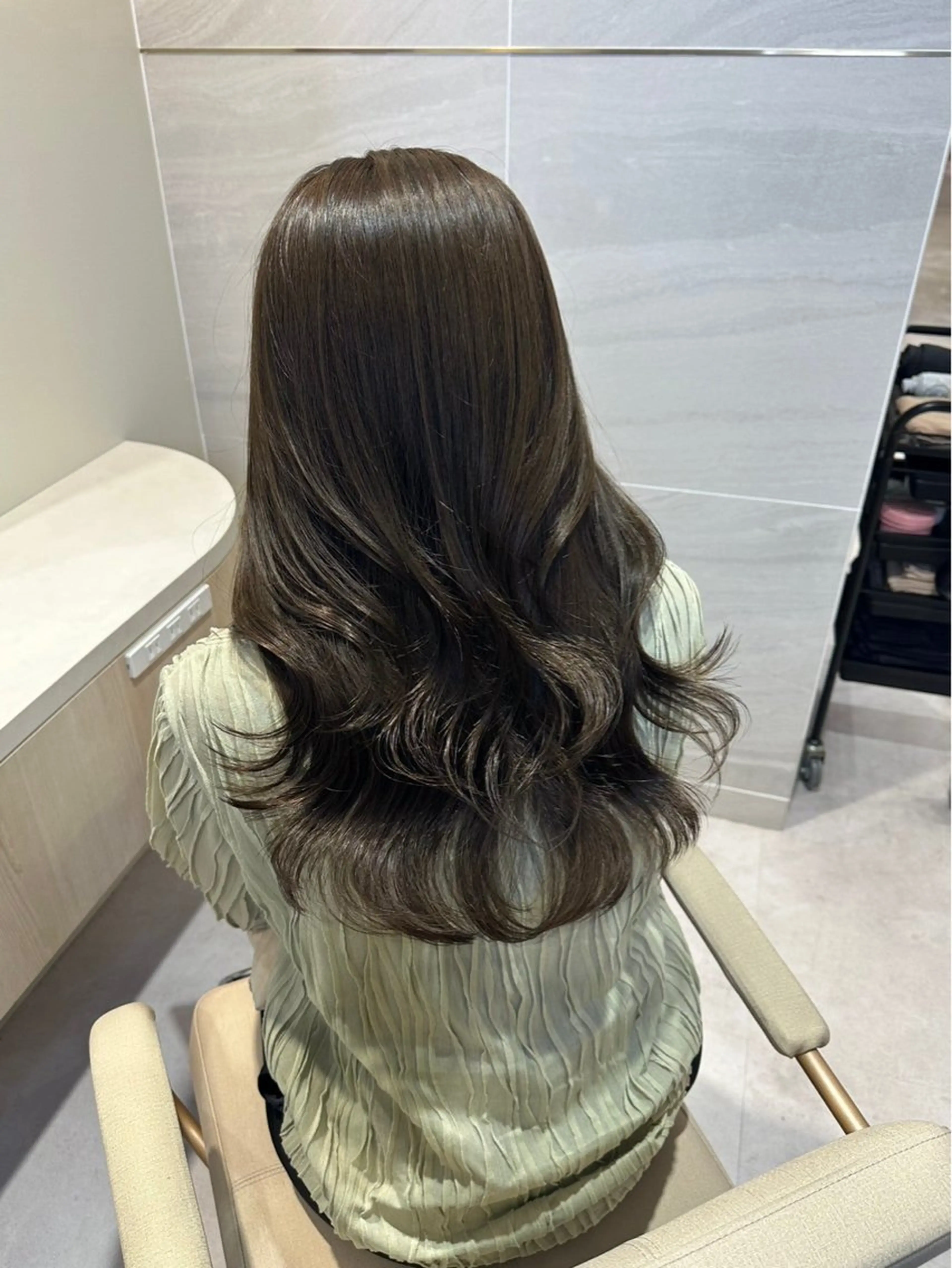 ロング カラー グレージュ イルミナカラー オリーブグレージュ オリーブグレー カット ヘアカラー トリートメント ブリーチなしダブル カラー🧸🐺陽介のヘアスタイル