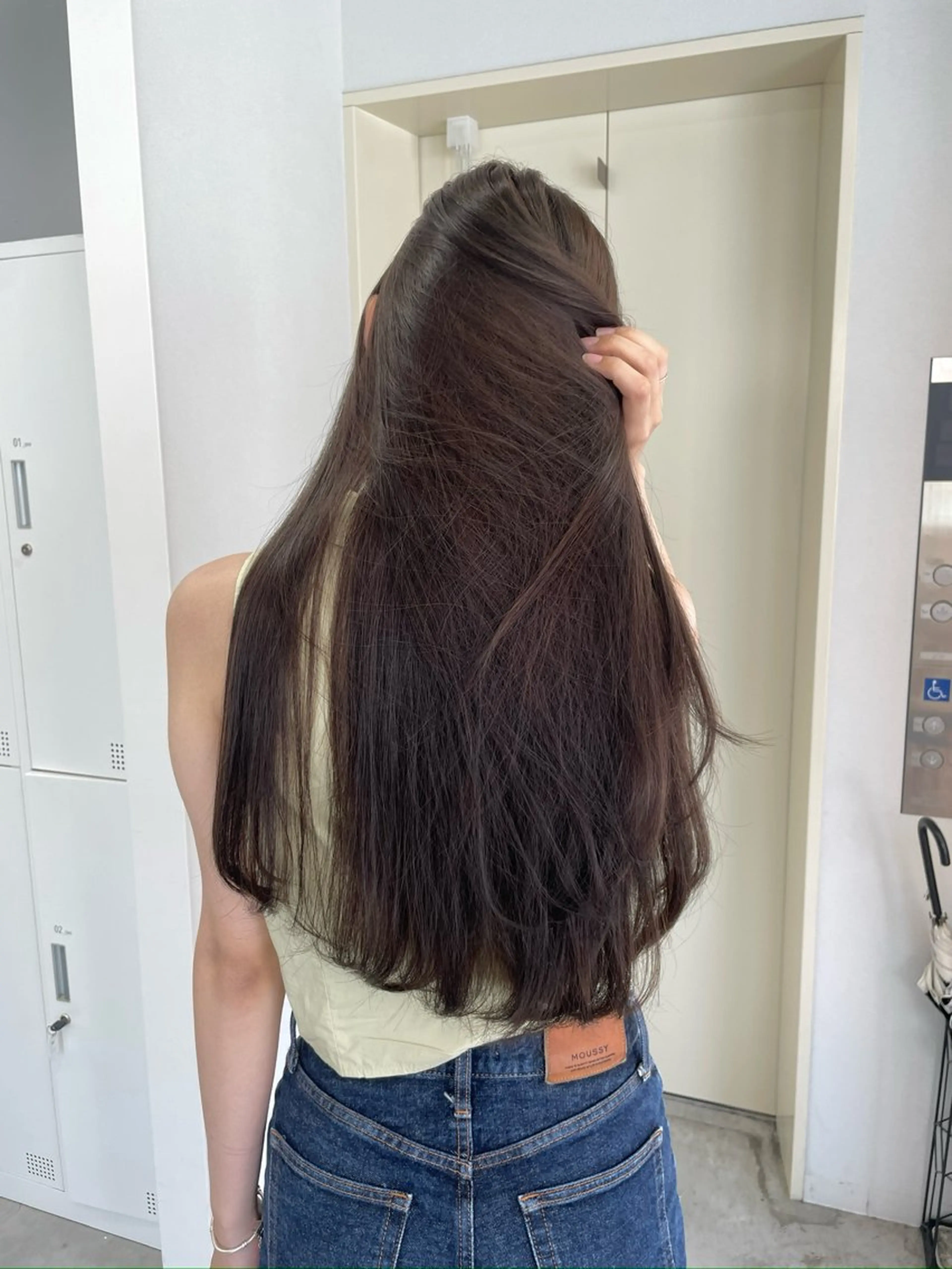 ロング カット ヘアカラー aoi🤍 透明感カラーのヘアスタイル