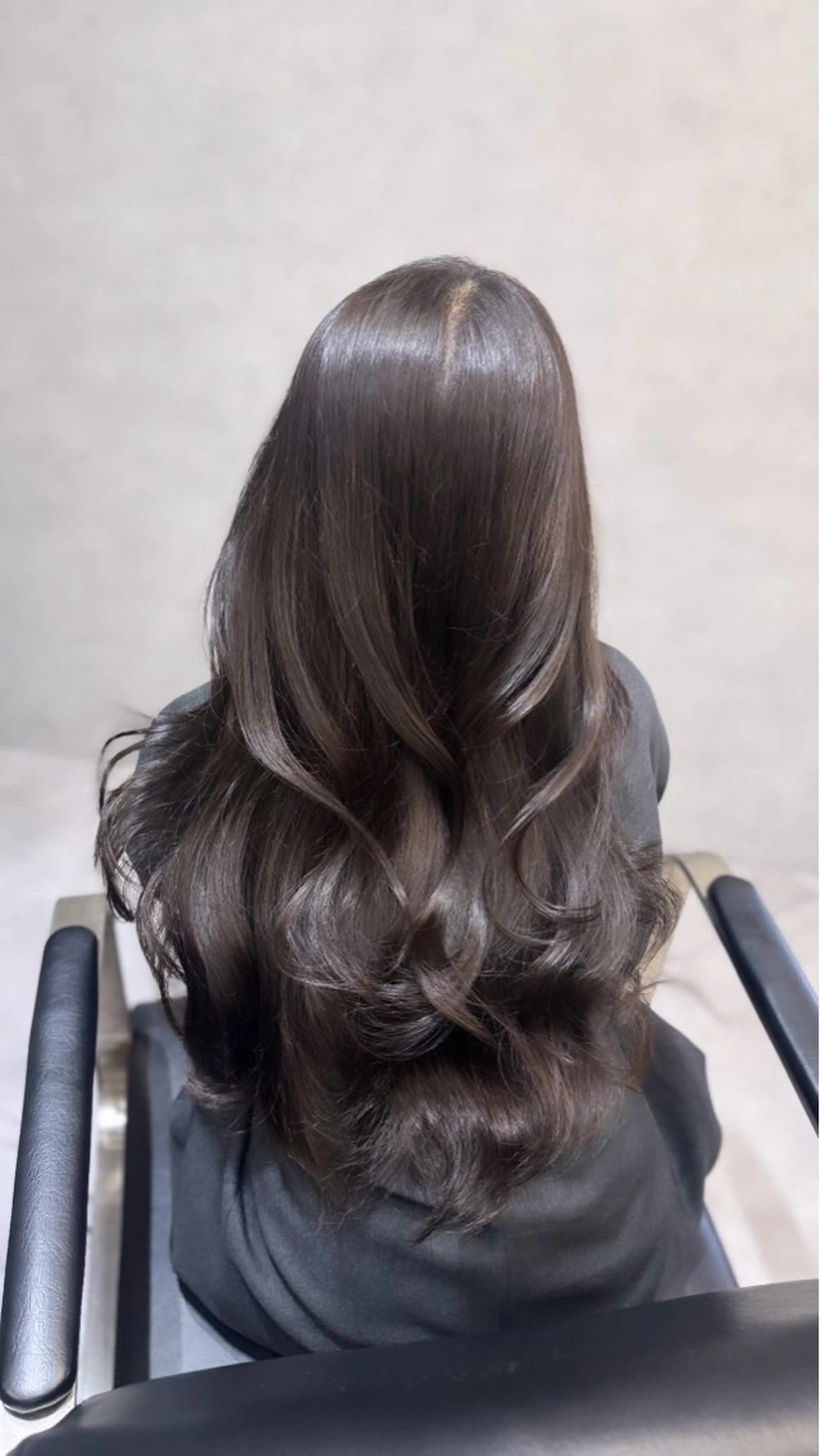 ロング カラー グレージュ 宮本 優のヘアスタイル