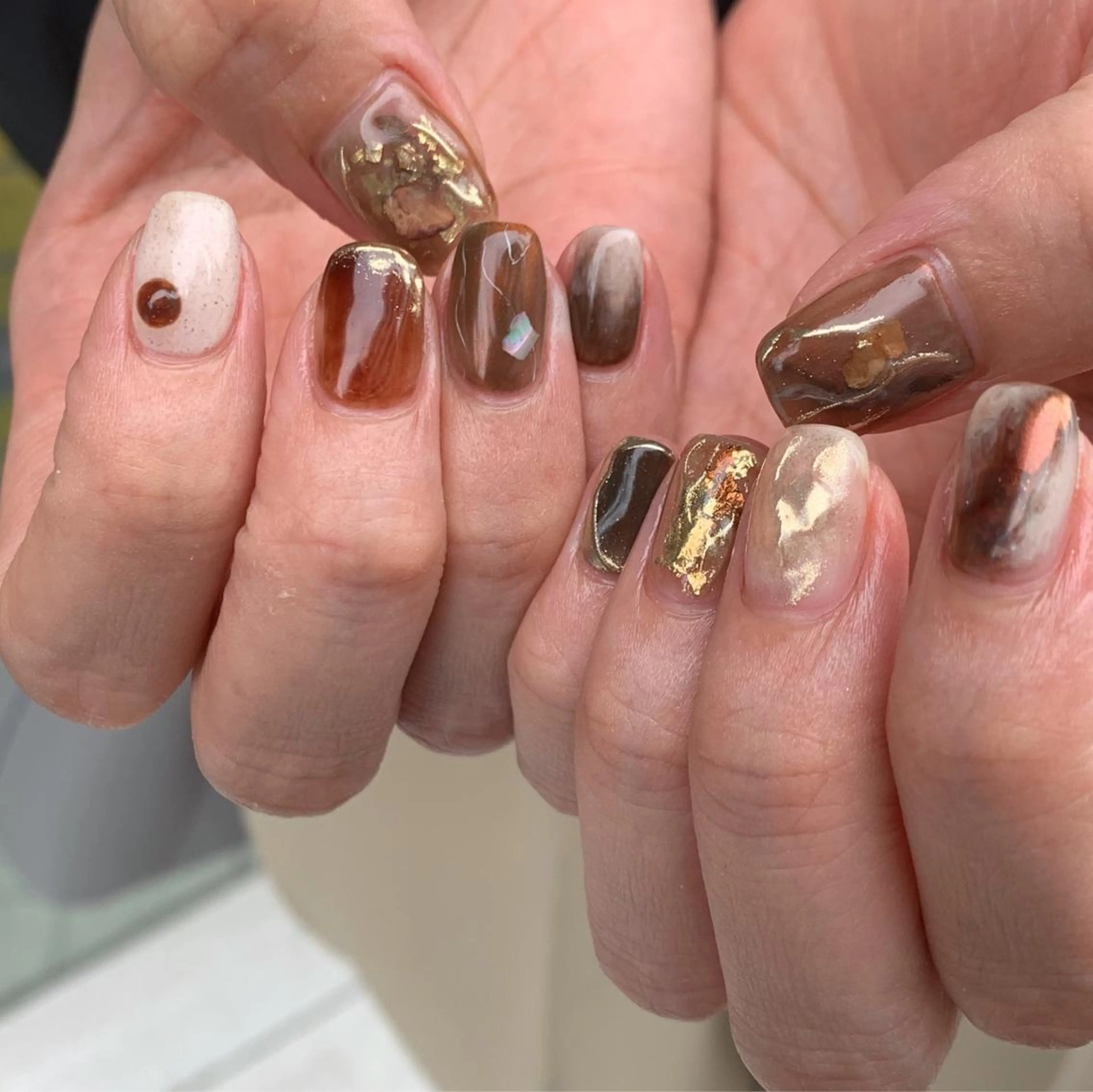 ネイル ブラウン ニュアンスネイル ハンドネイル 鈴木 まゆのネイルデザイン