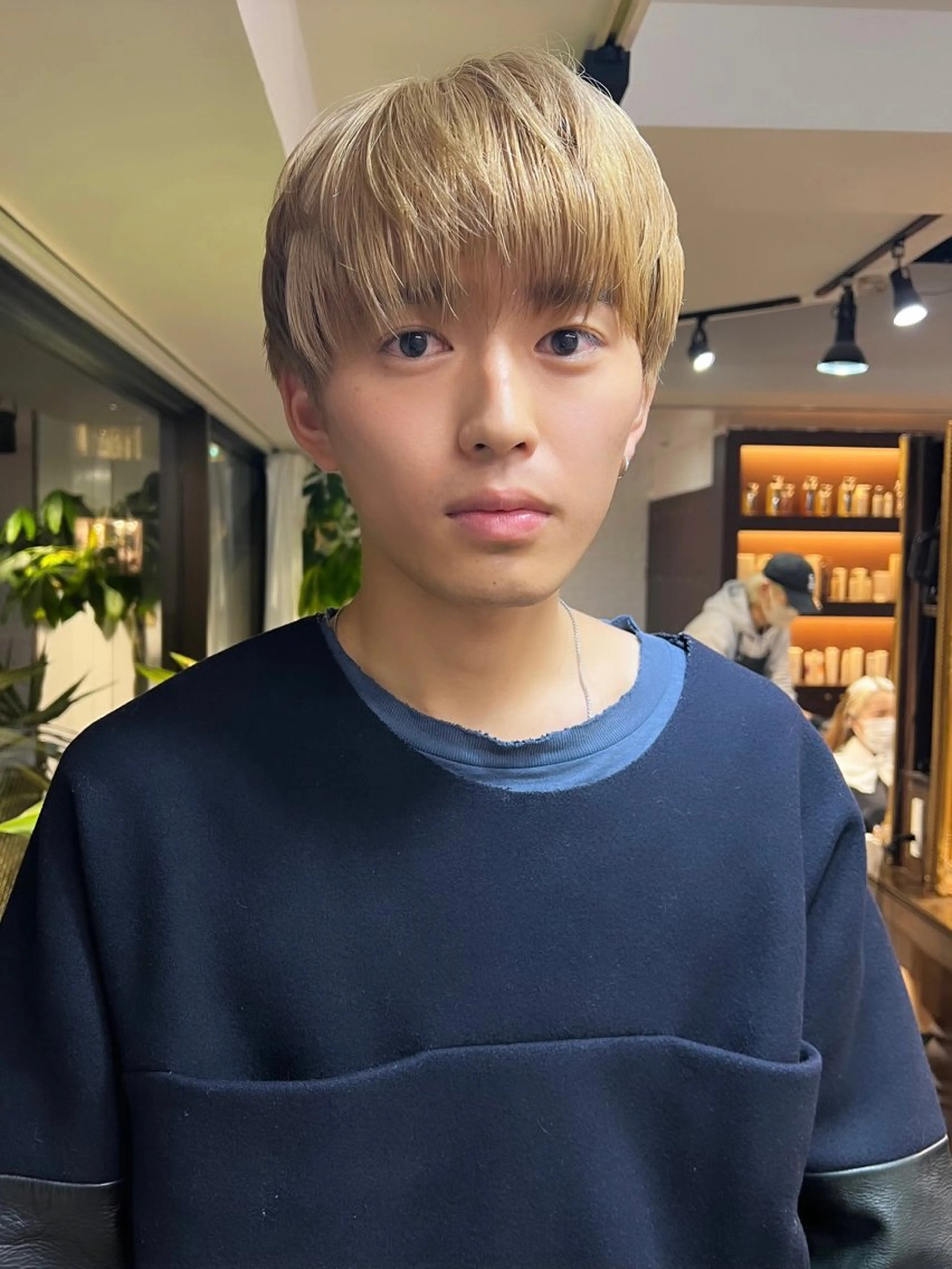 カラー メンズ メンズブリーチ メンズハイトーン メンズ韓国風 ブリーチ ケアブリーチ nendo_hair所属・ハイトーン/ブリーチ レイヤーsonokaのヘアスタイル