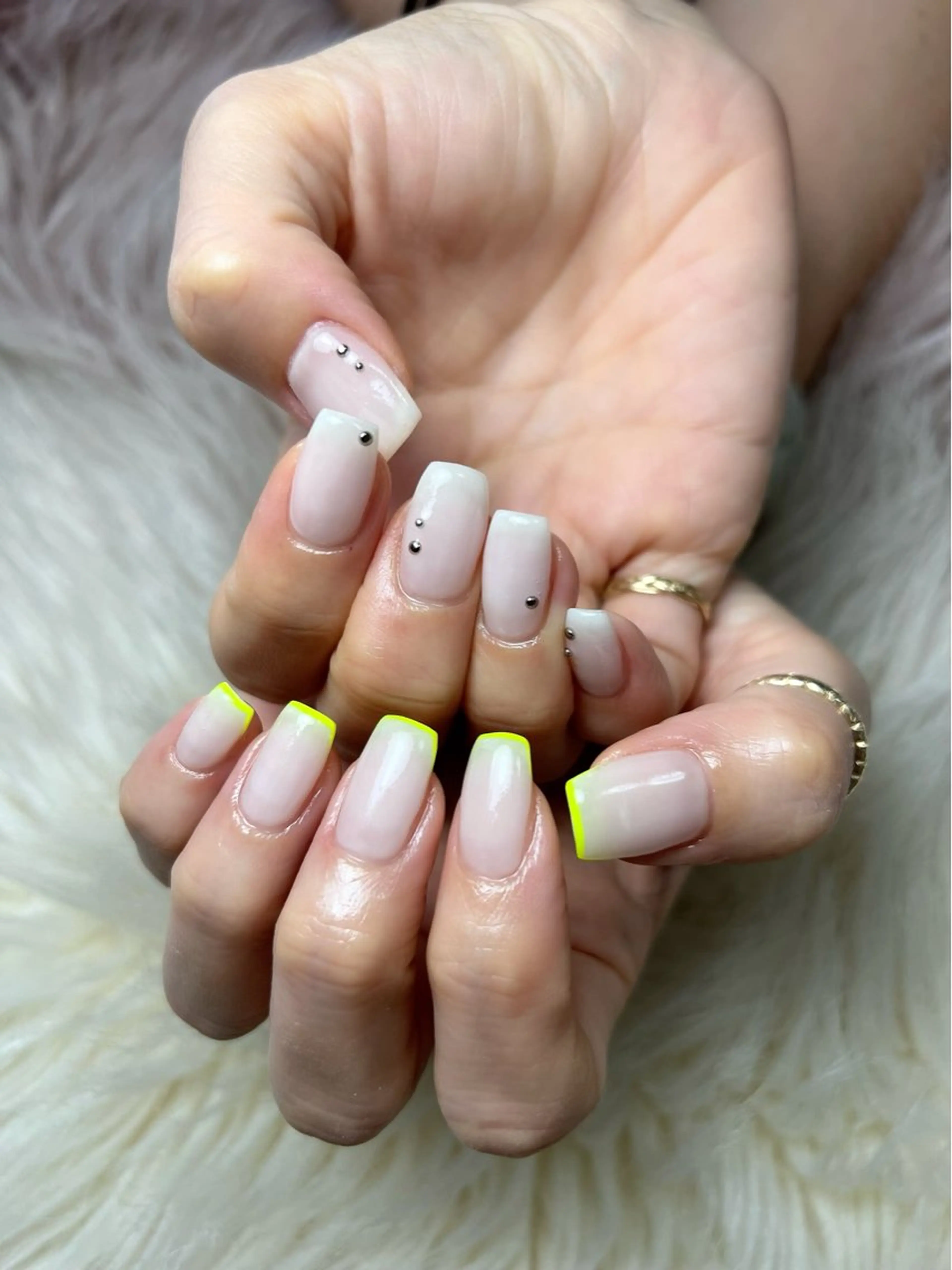 ネイル フレンチネイル ジェルネイル 持ち込み パラジェル シンプルネイル flowers nailのネイルデザイン