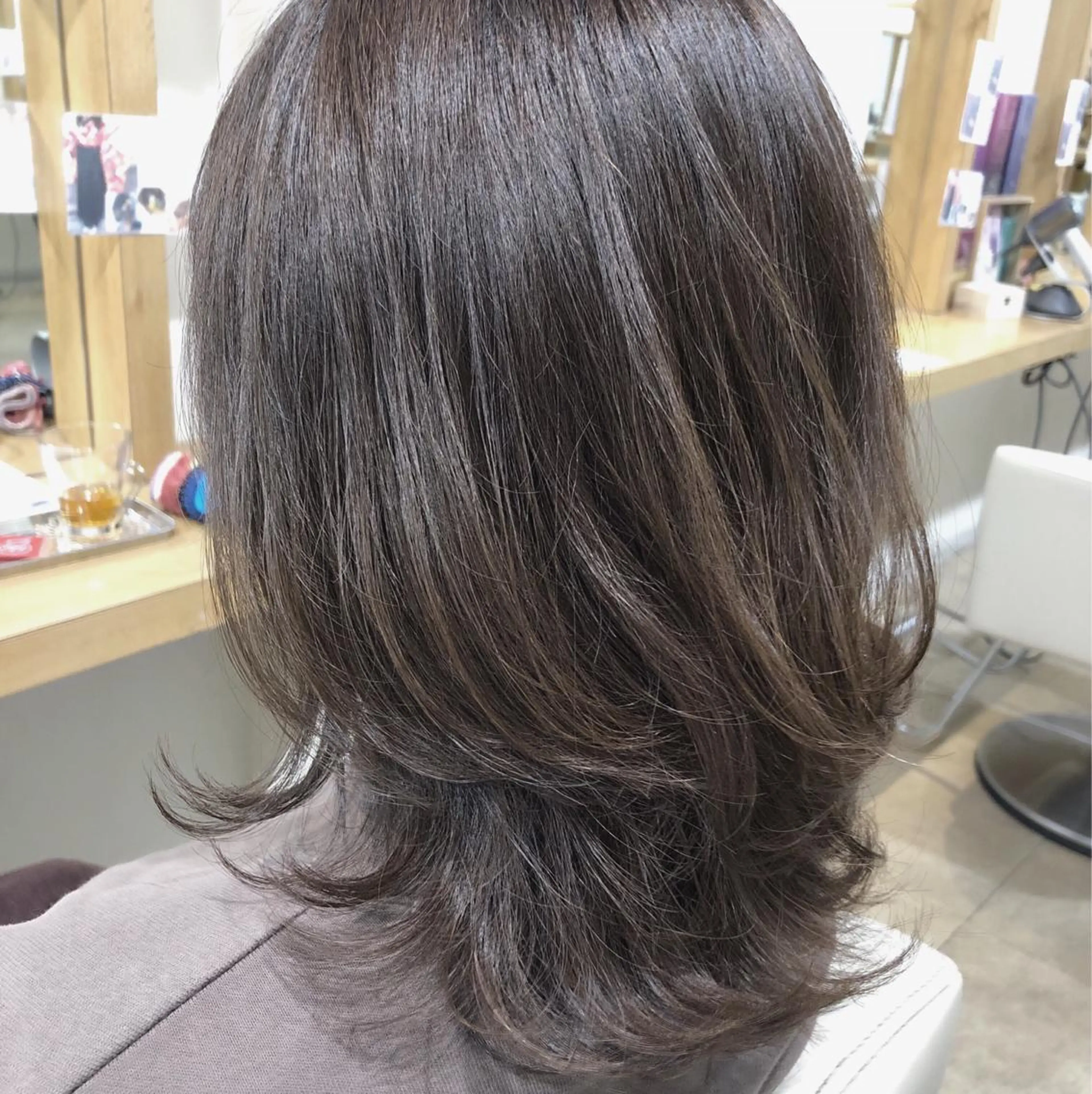 ミディアム カラー グレージュ レイヤーカット 髪質改善とカラー特化 ✨Hito.nowaのヘアスタイル