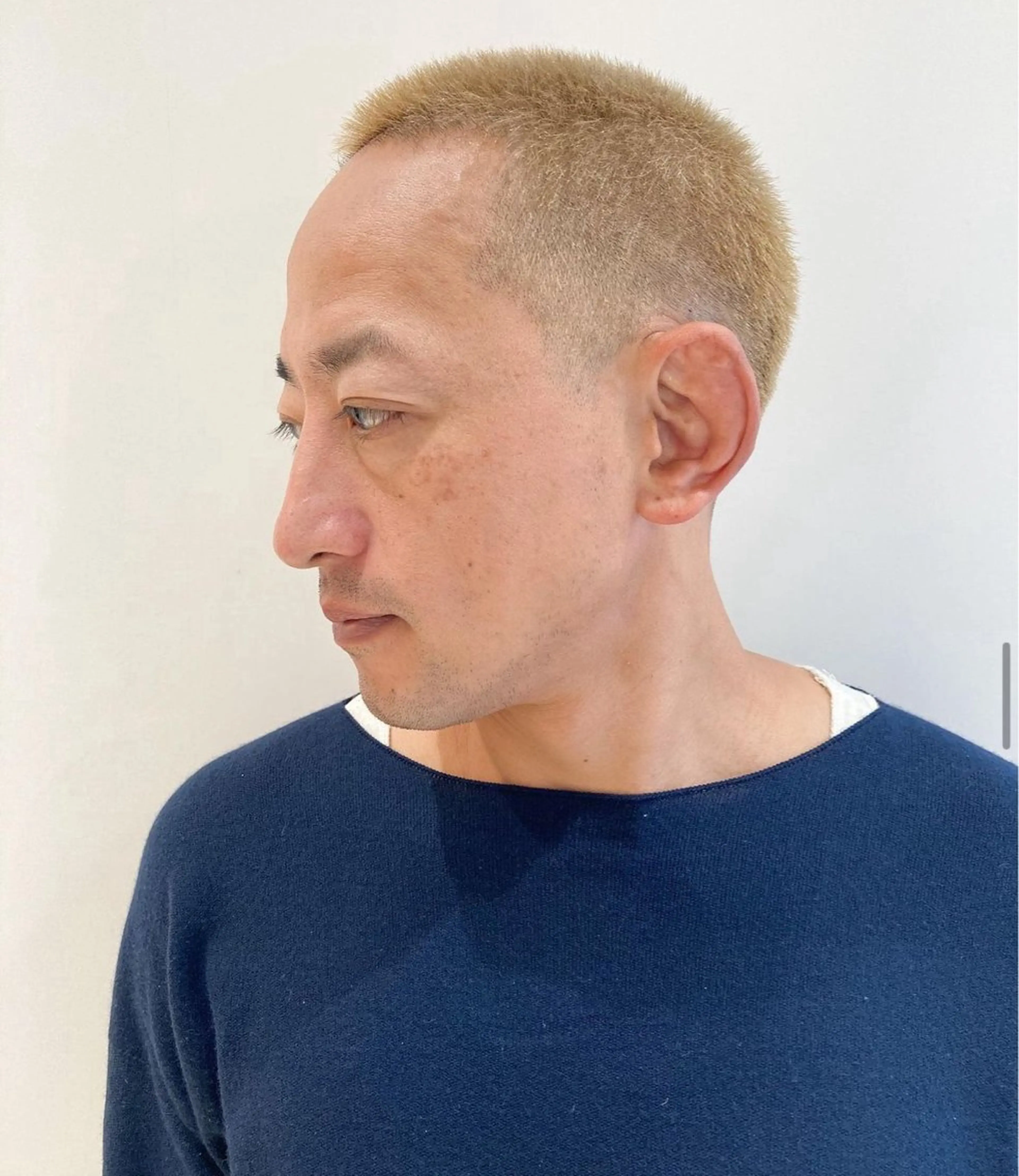ショート メンズ メンズブリーチ モヒカン 刈り上げ icie所属・大阪ヴィーガンサロン KANAKOのヘアスタイル