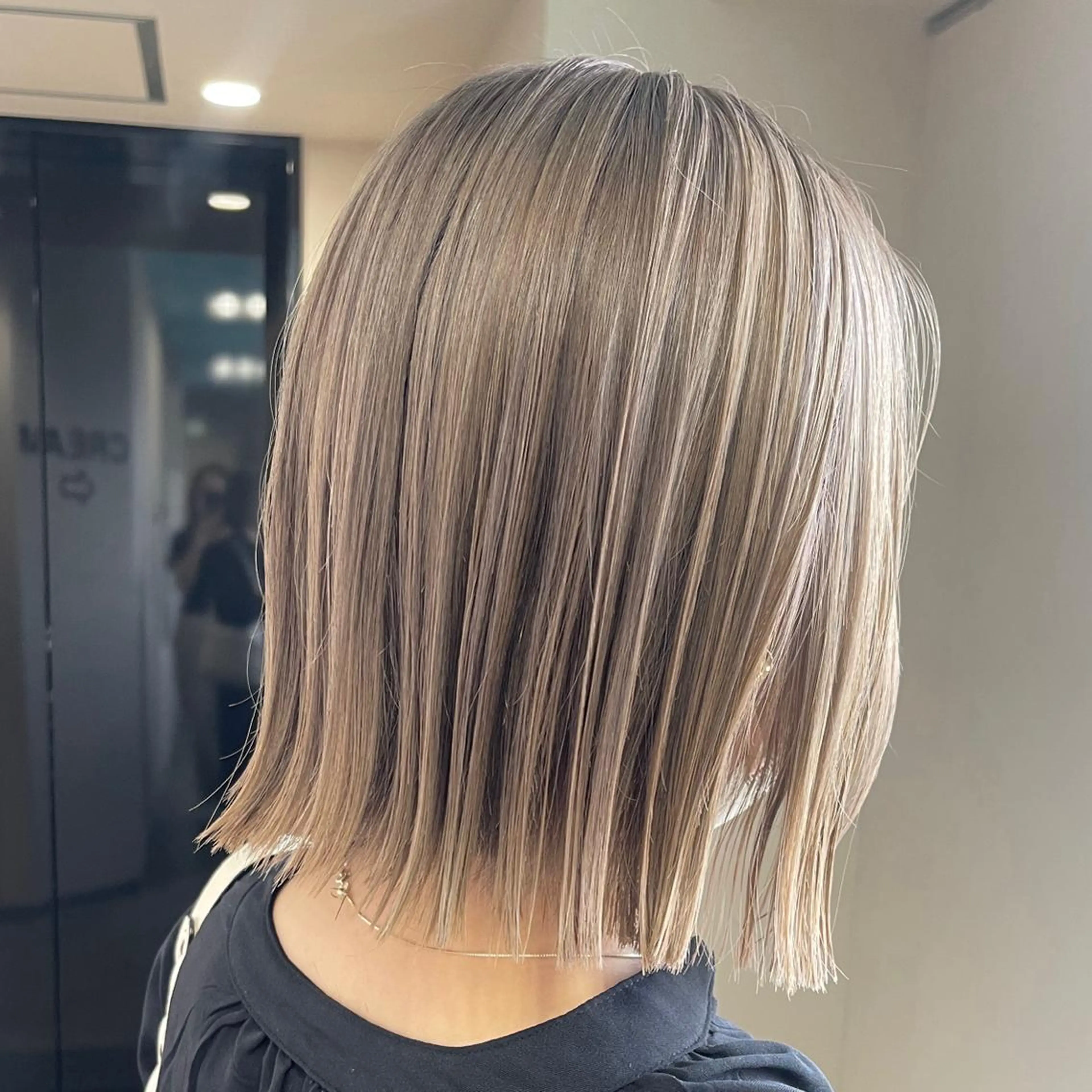 ショート カラー ヘアアレンジ ベージュカラー ブリーチ ヘアカラー 松井那津子 /ハイライトブリーチのヘアスタイル