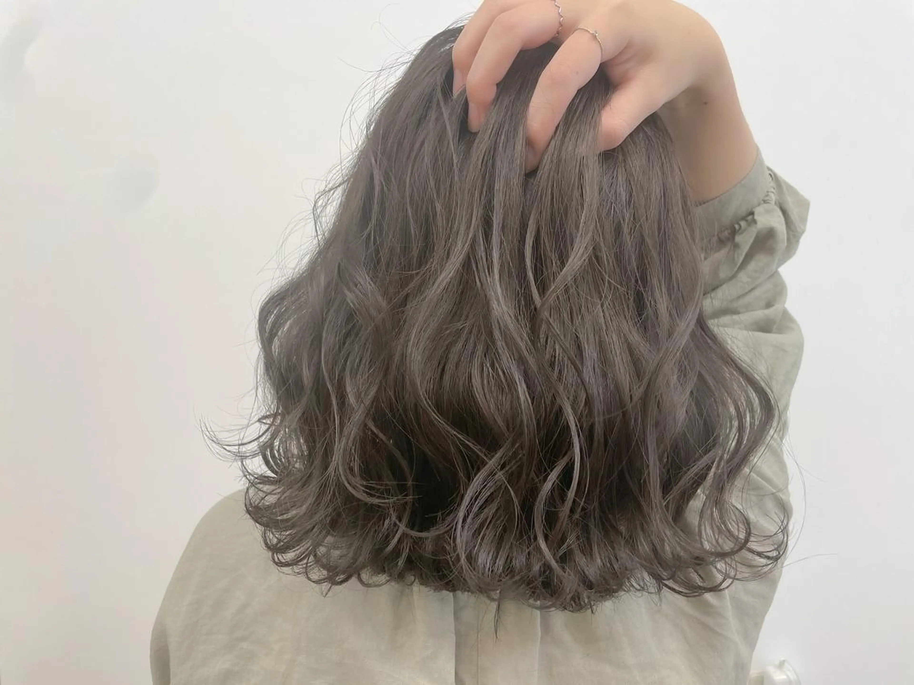 ミディアム カラー カット パーマ beauty: beast 大町店のヘアスタイル