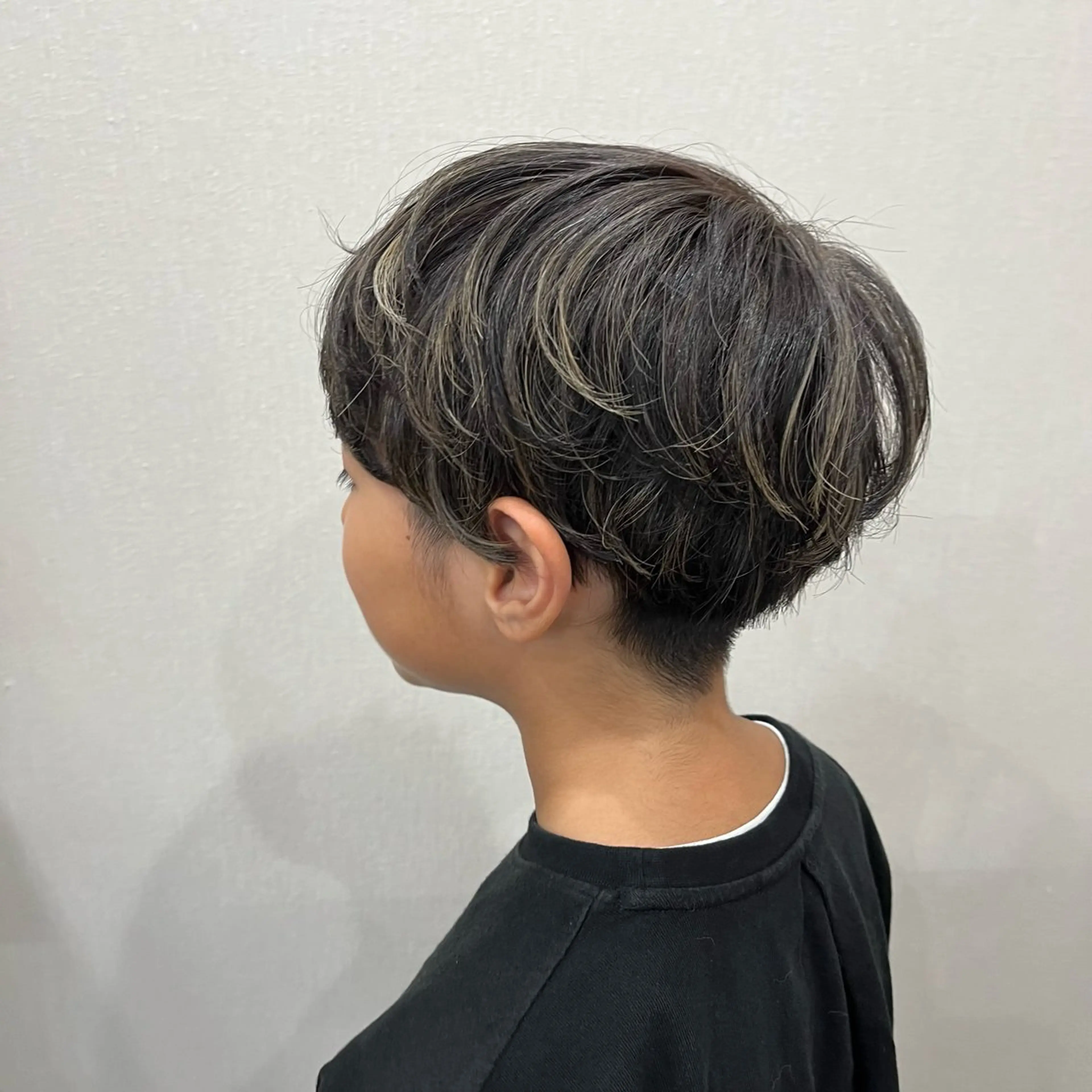 カラー ヘアカラー 江波戸 恵のヘアスタイル