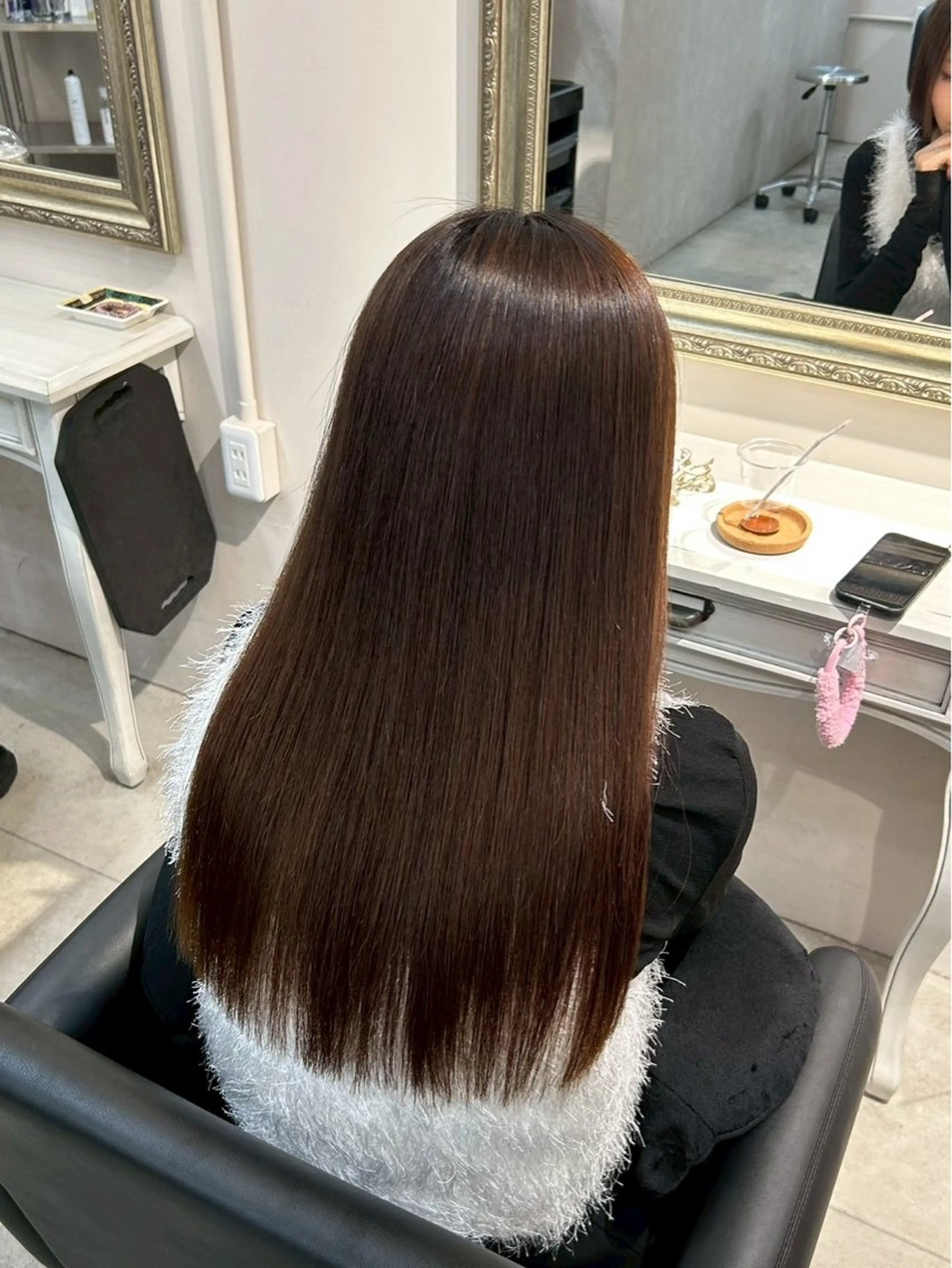 ロング カットカラーモデル 小笹花純のヘアスタイル