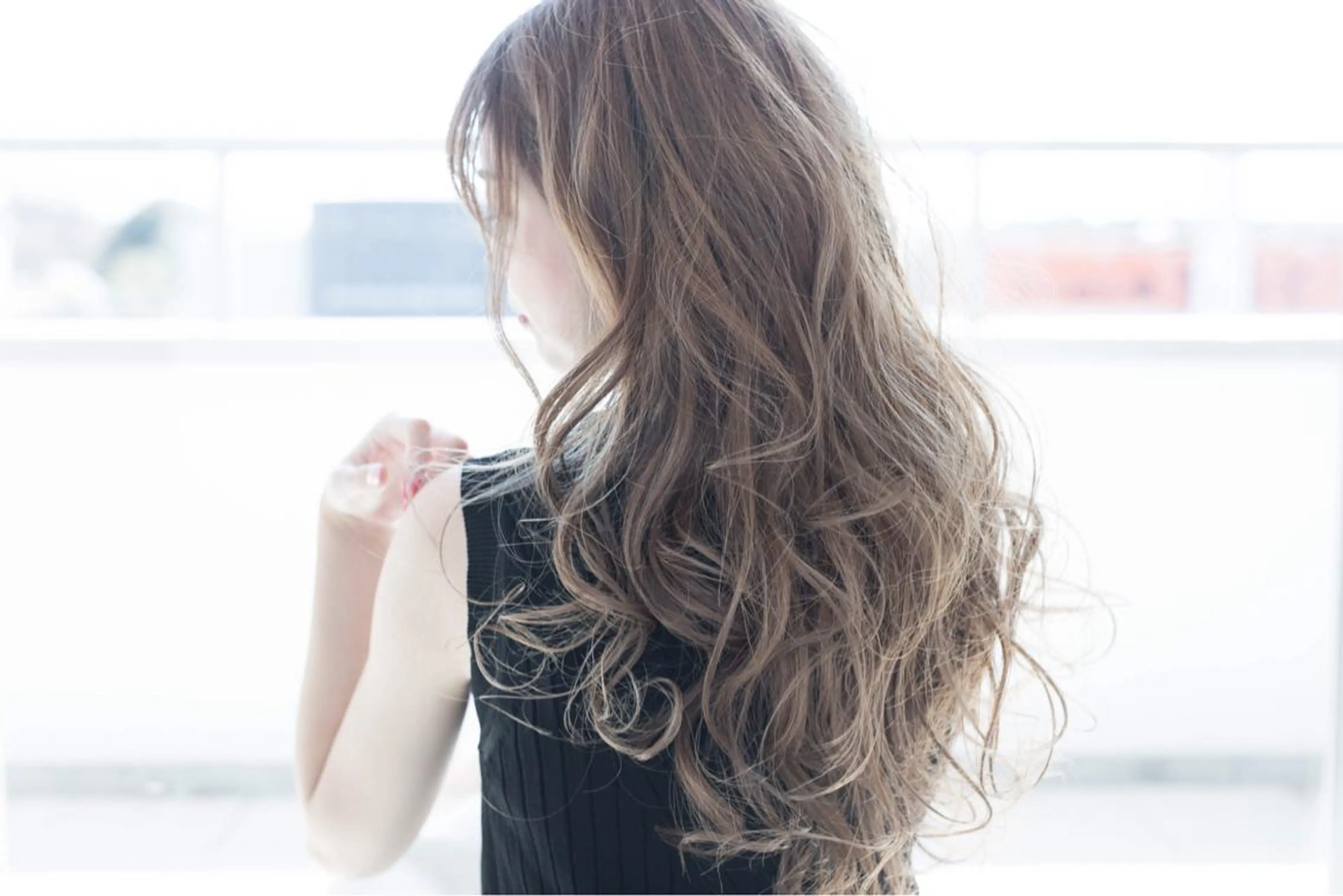 ロング カラー ブリーチ フリーランス【Chill-hus】所属・小野 和摩のヘアスタイル