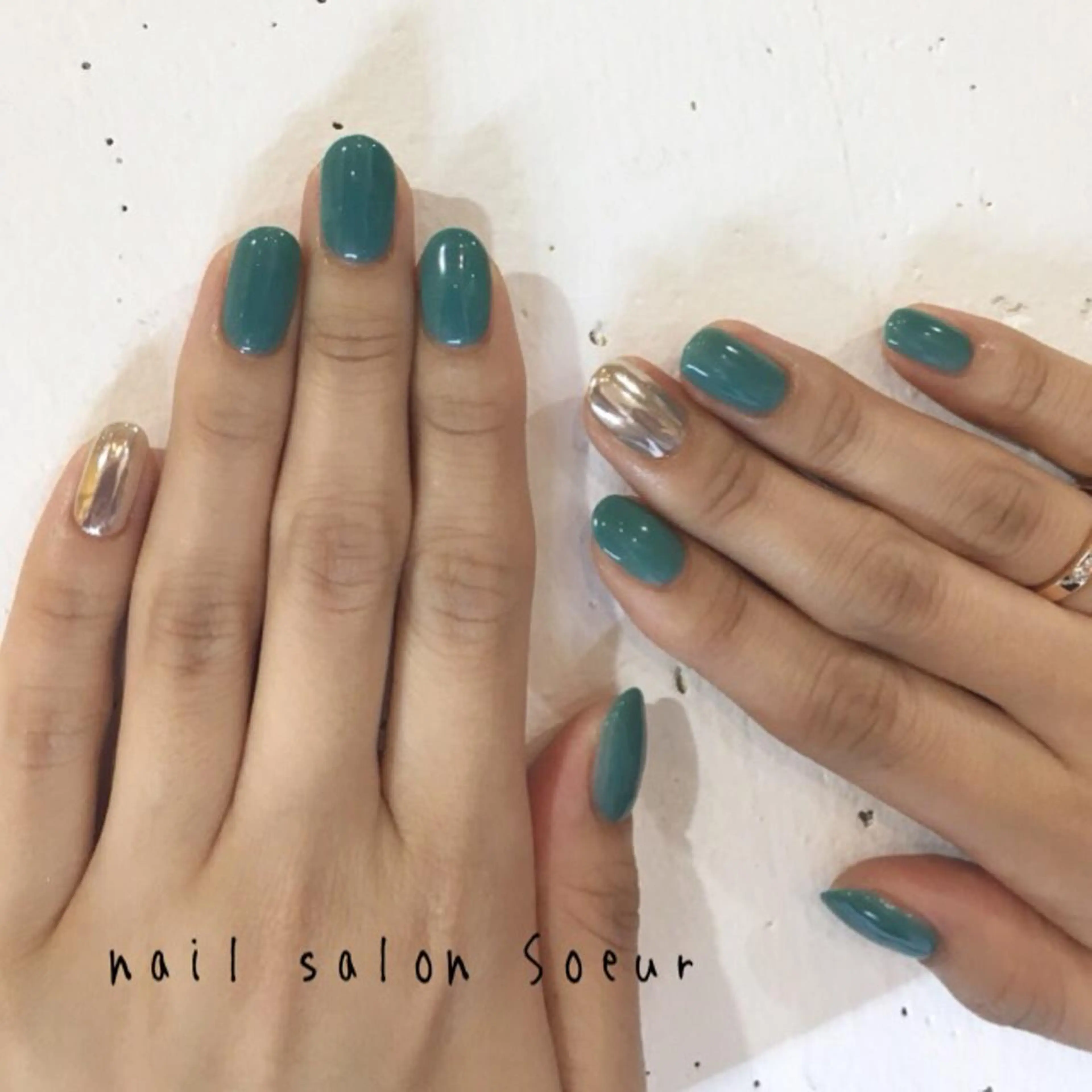 ネイル グリーン ミラーネイル ワンカラーネイル シンプルネイル ストーンネイル nail salon Soeurのネイルデザイン