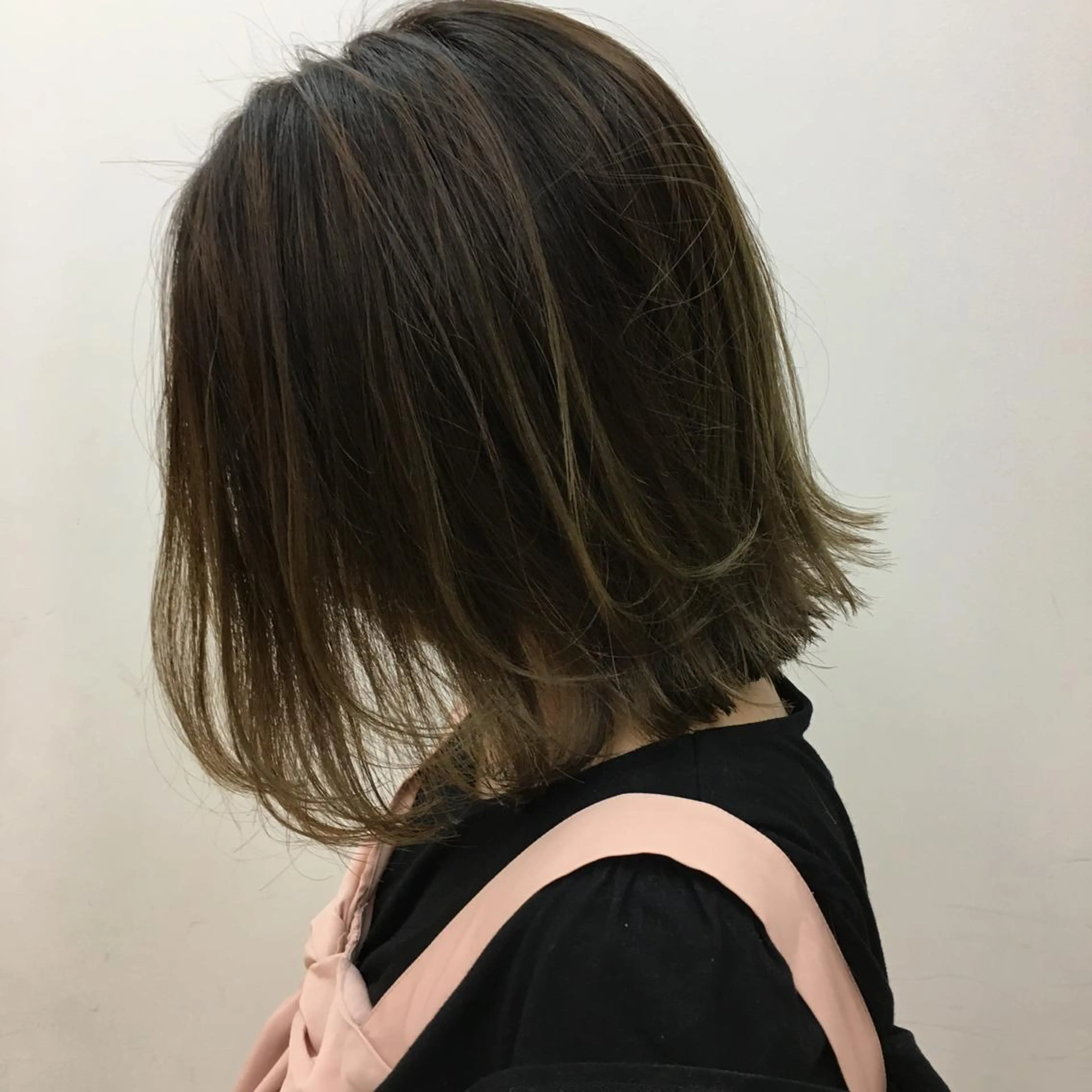 ショート ケリーズグリーン所属・ボブ/艶ハイトーン 森田/嵩士のヘアスタイル