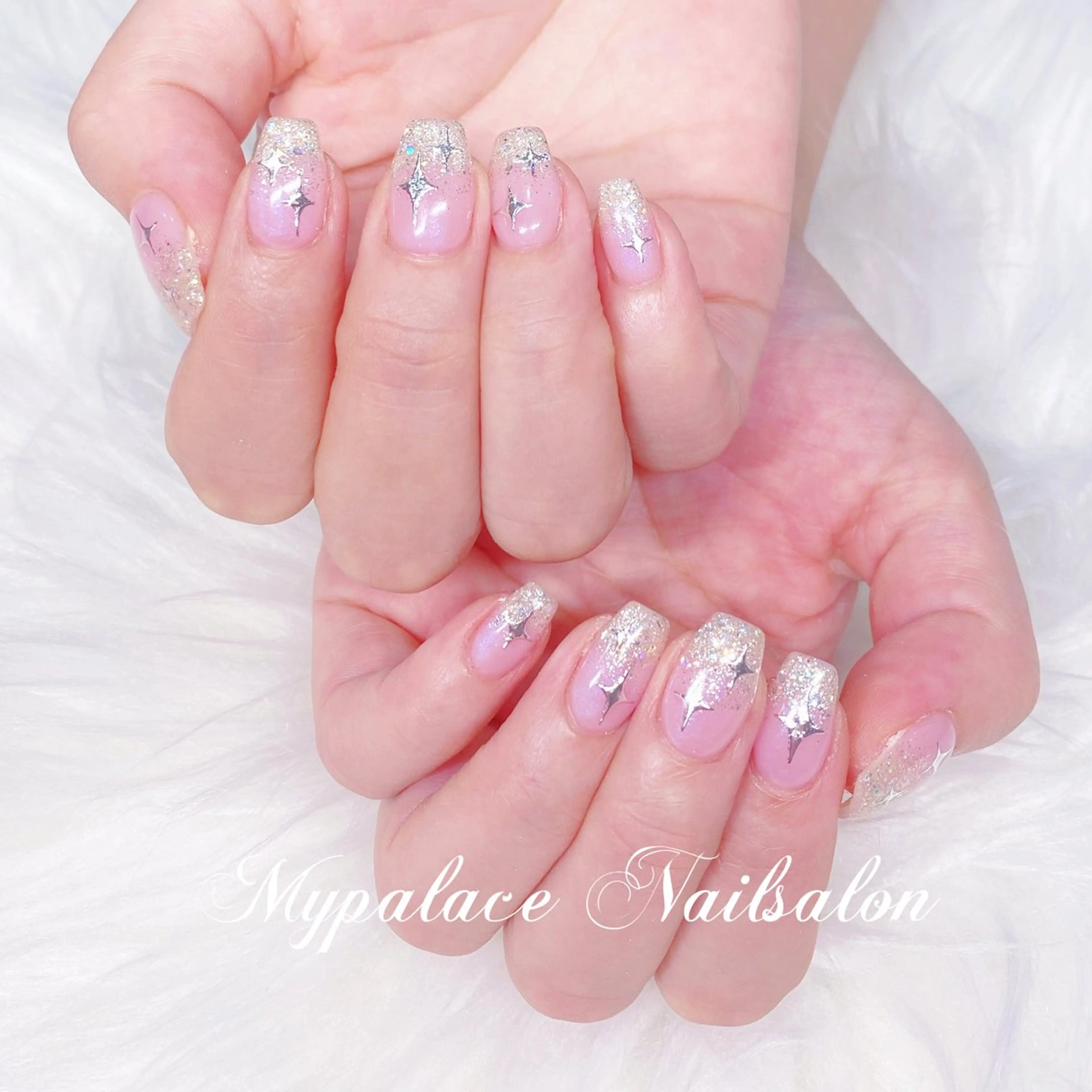 ネイル グラデーション キラキラネイル ラメ(グリッター) ラメグラデーション ピンク ハンドネイル Yuis Nailスカルプ専門のネイルデザイン