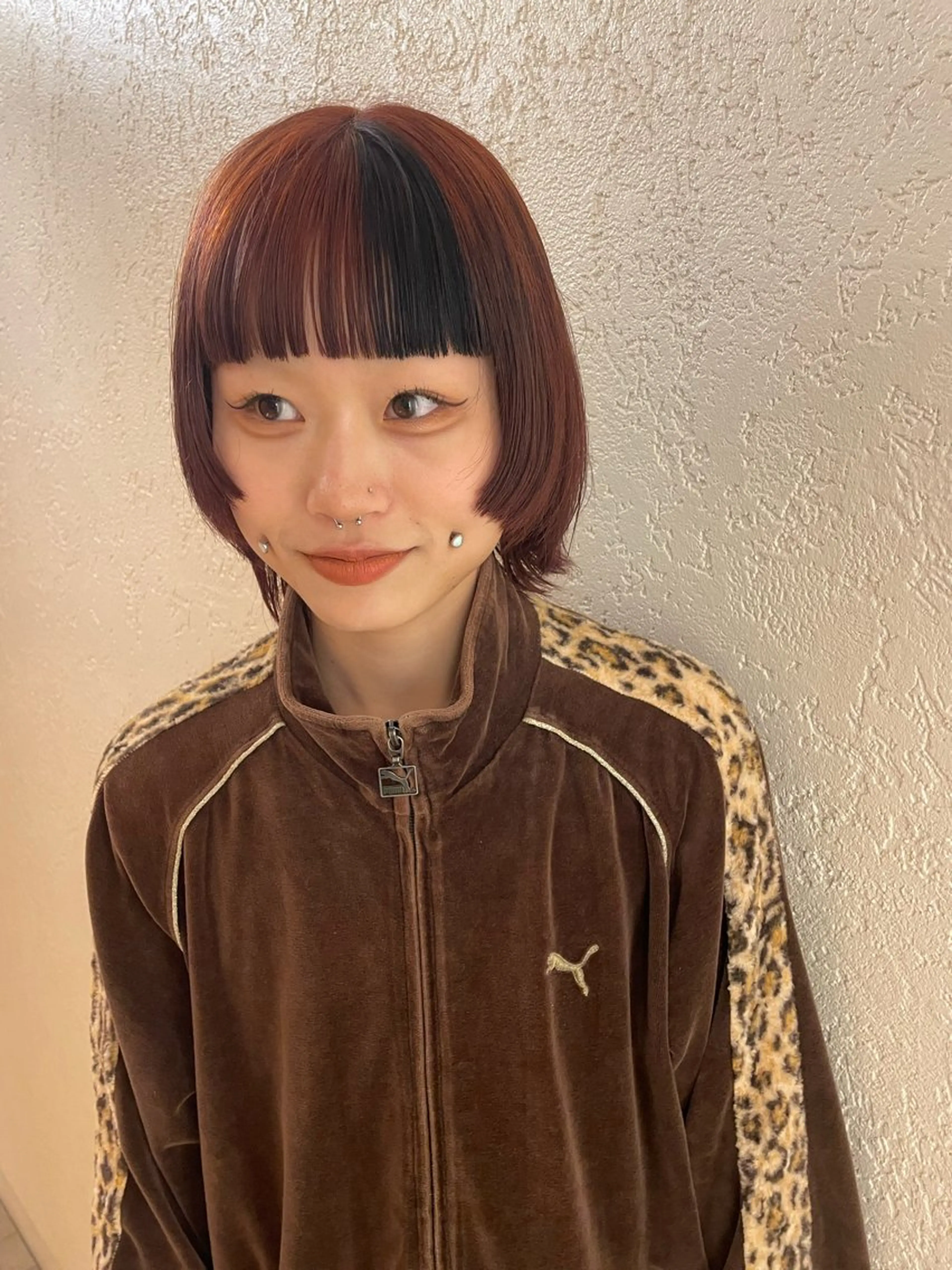 ショート カラー ボルドーカラー ブラウンカラー オレンジ オレンジブラウン ピンクカラー ヘアカラー トリートメント MIU/ルーツカラー ボブ/顔周りレイヤーのヘアスタイル