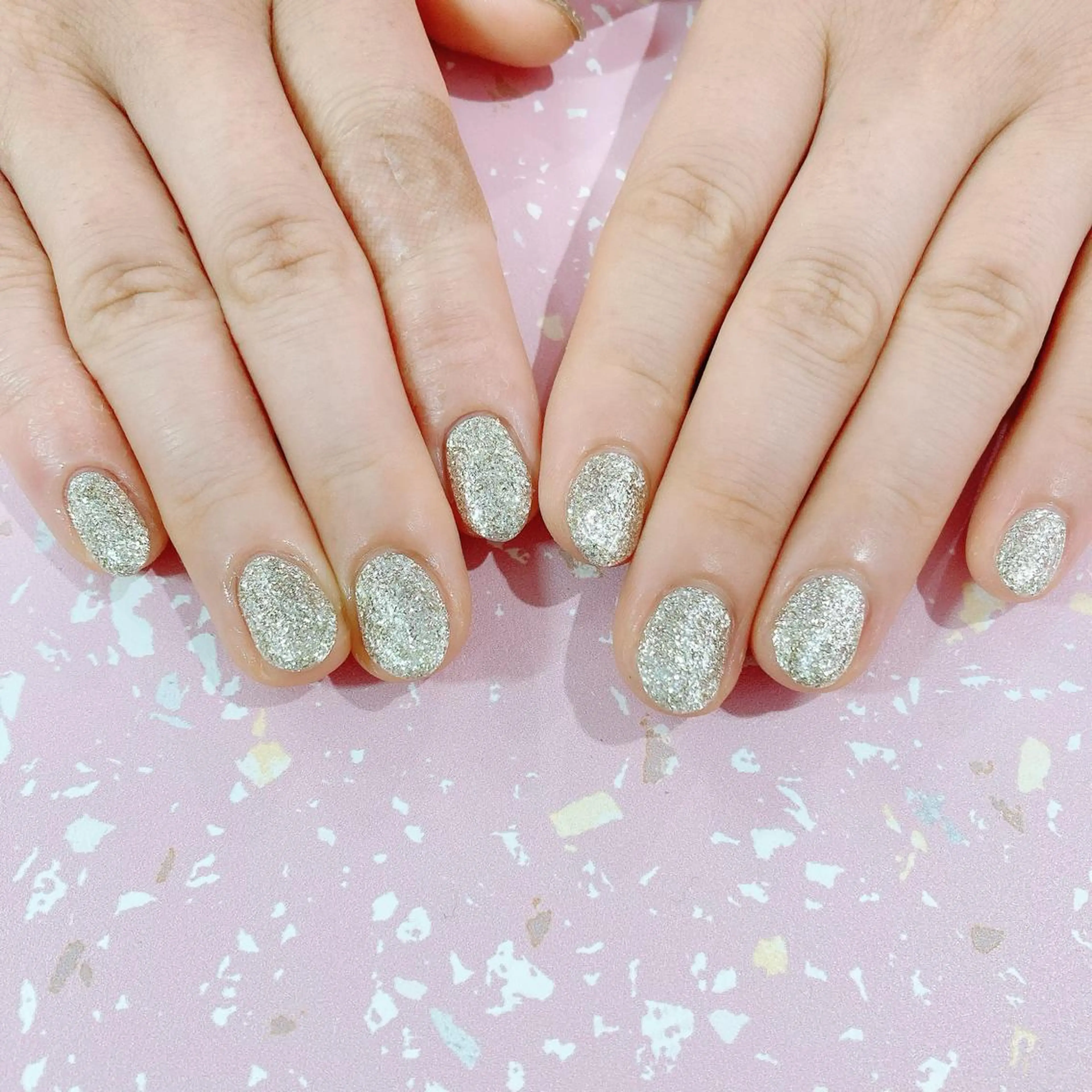 ネイル ジェルネイル ゴールド キラキラネイル ワンカラーネイル パラジェル ハンドネイル Nail Kのネイルデザイン