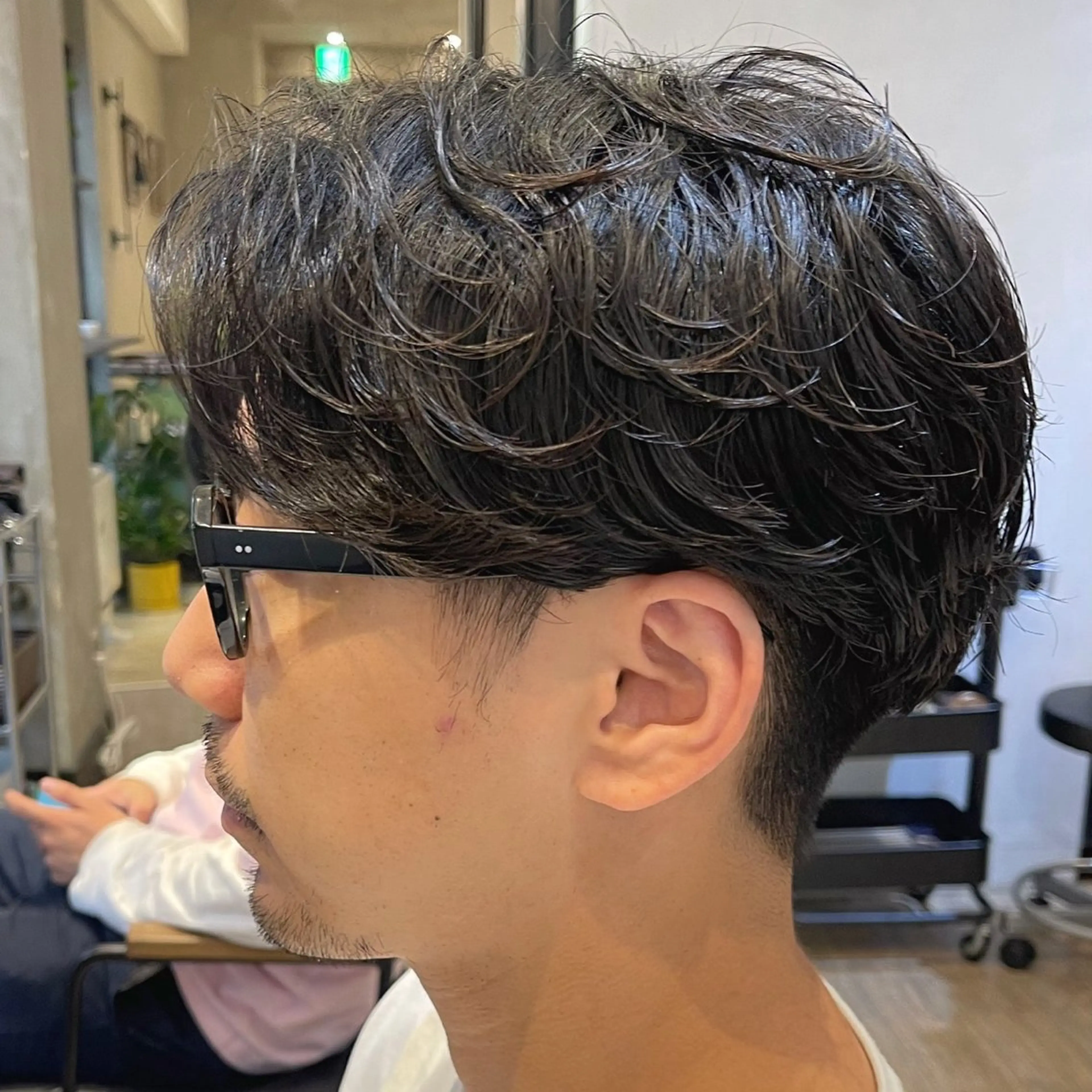 ショート パーマ メンズ ビジネス フェードカット メンズ韓国風 マッシュ メンズパーマ カット パーマ トリートメント ヘアセット amie高崎所属・高崎メンズパーマ 髪質改善TAKEのヘアスタイル