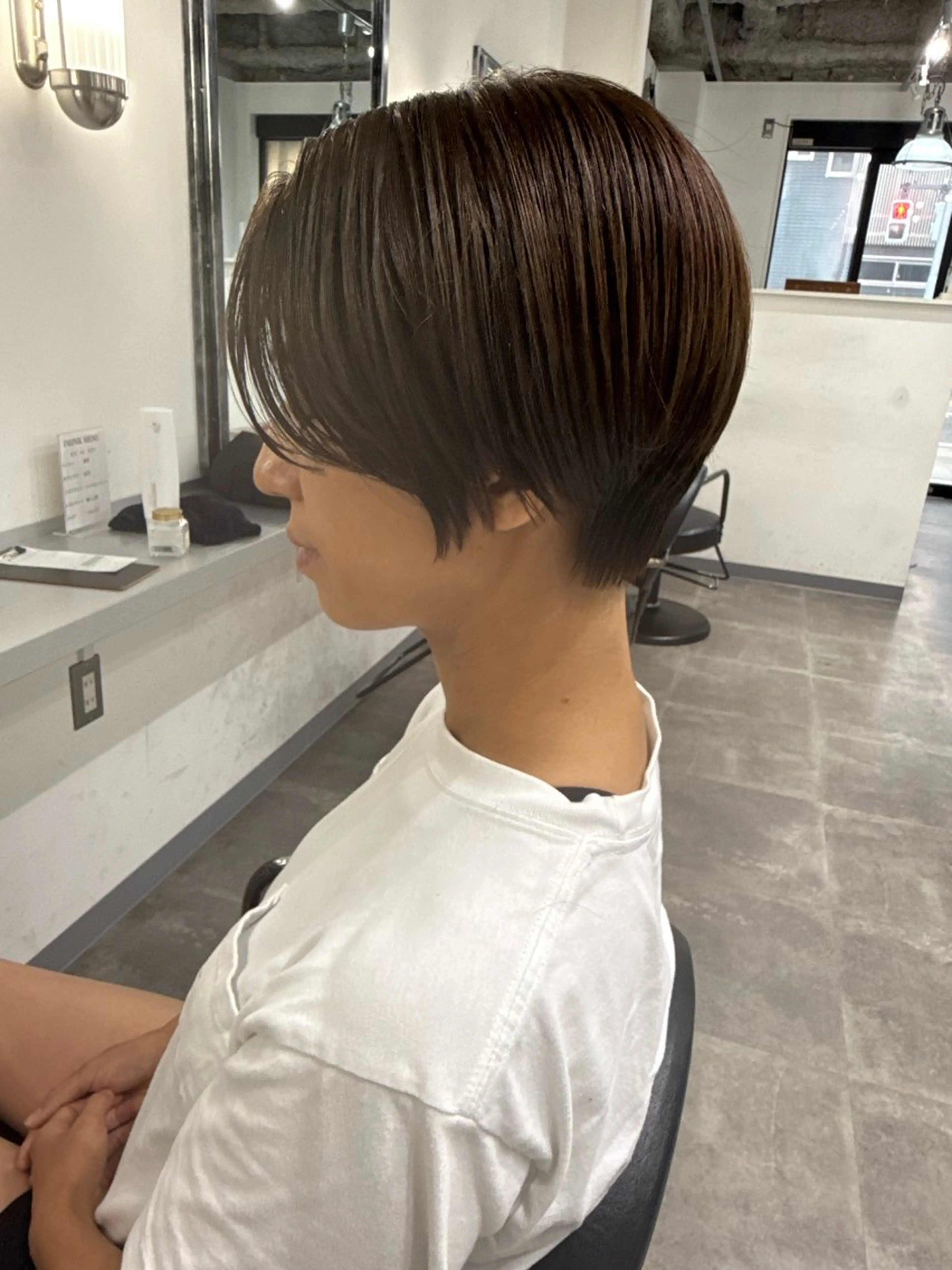 ショート カラー バレイヤージュ ベージュカラー ブリーチ ダブルカラー ハイライトカラー 篠崎 佑季のヘアスタイル