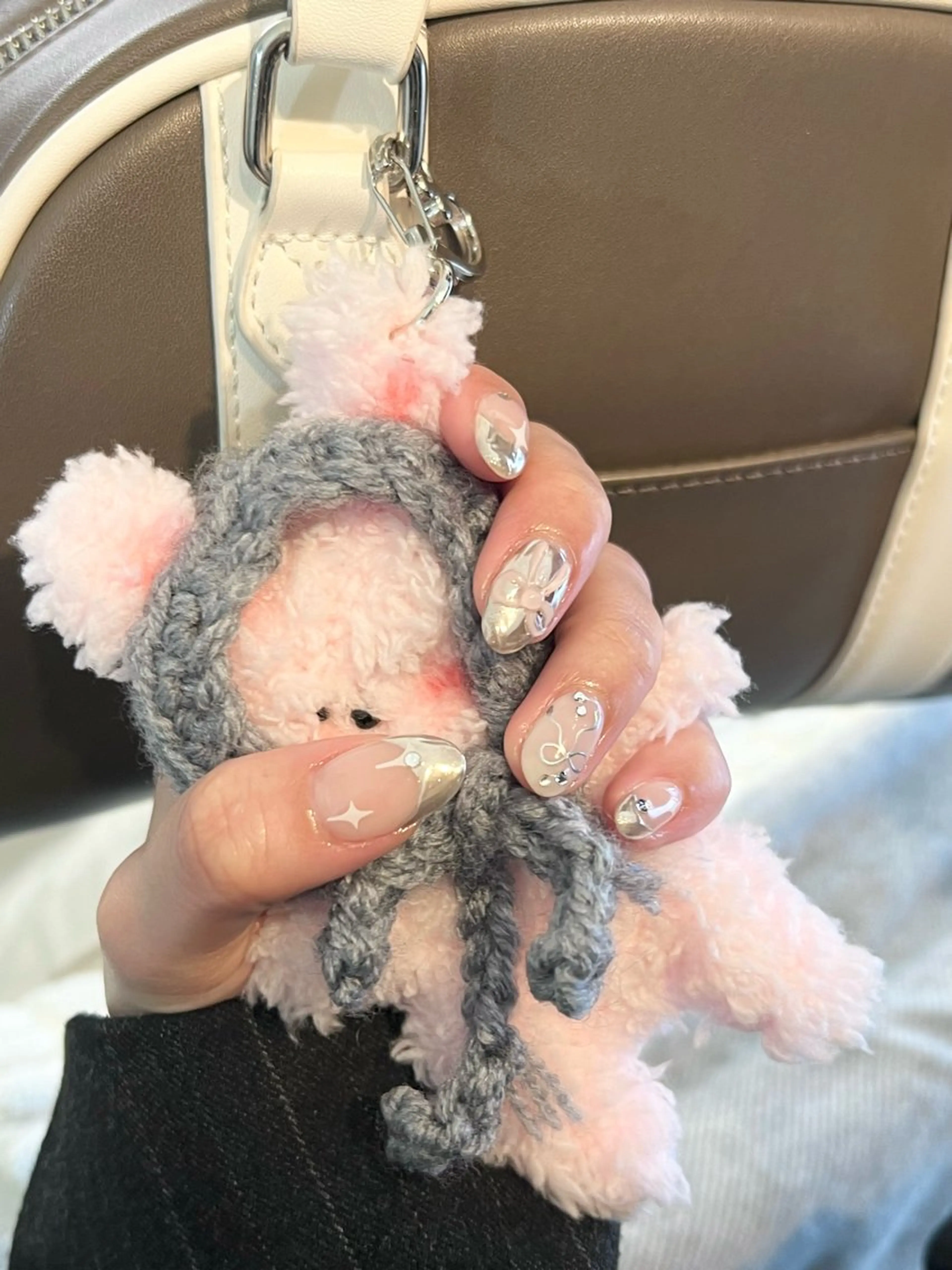 ネイル キラキラネイル ハンドネイル sio.nail&eyebrow salon shimokitazawa2号店所属・nailist mana𖤐´-のネイルデザイン