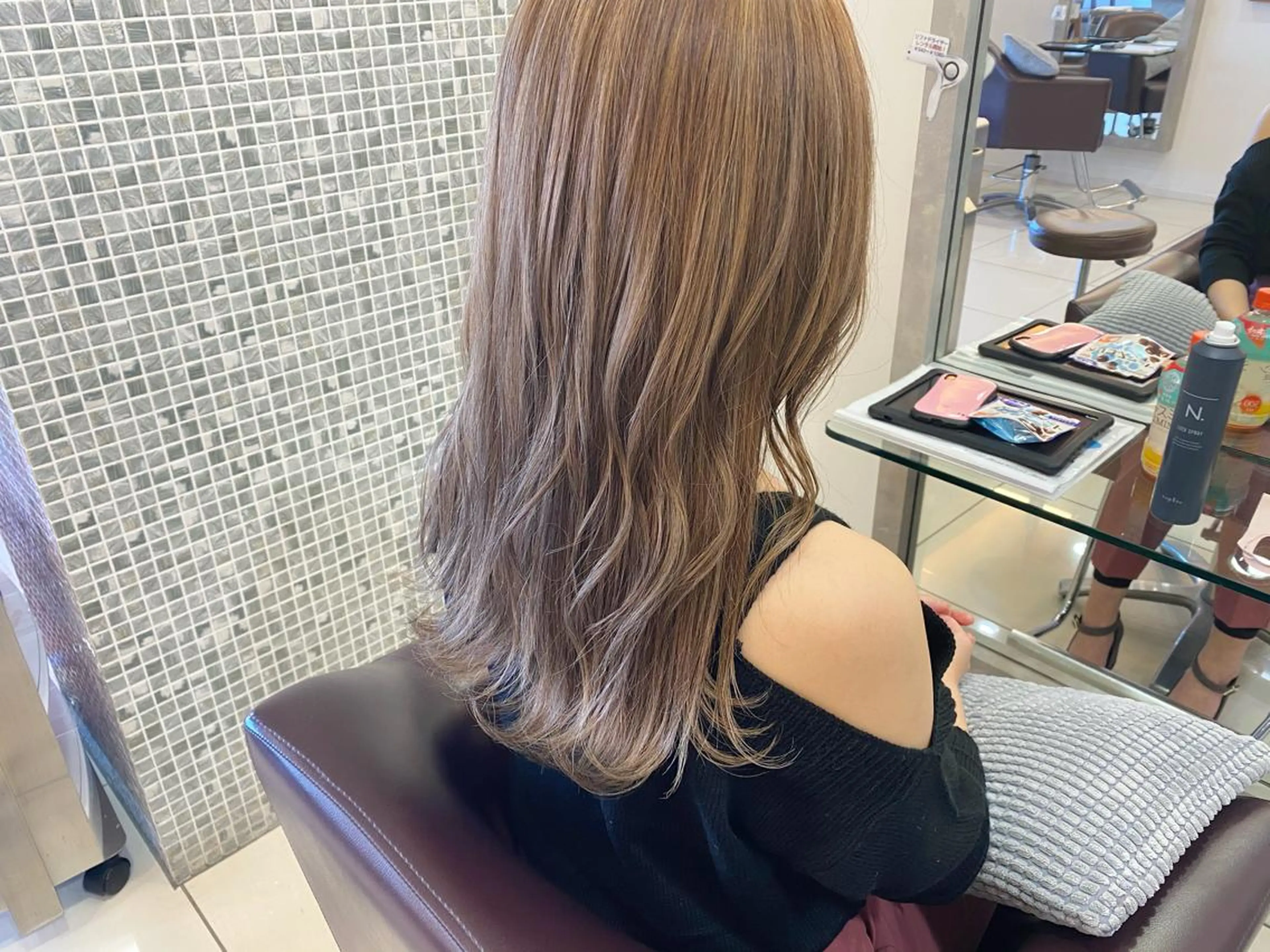 ロング カラー ベージュカラー 透明感カラー ハイライトカラー ミルクティーベージュ ハイライト カット ヘアカラー トリートメント 鈴木 翔梧のヘアスタイル